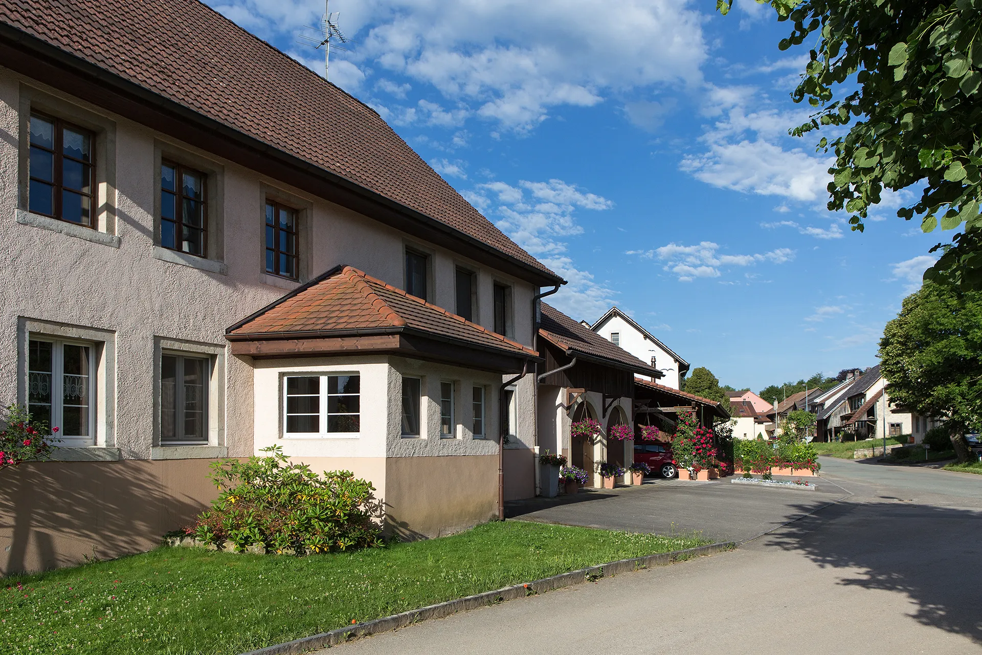 Photo showing: Mitten im Dorf Grandfontaine, die Route de la Fontaine.