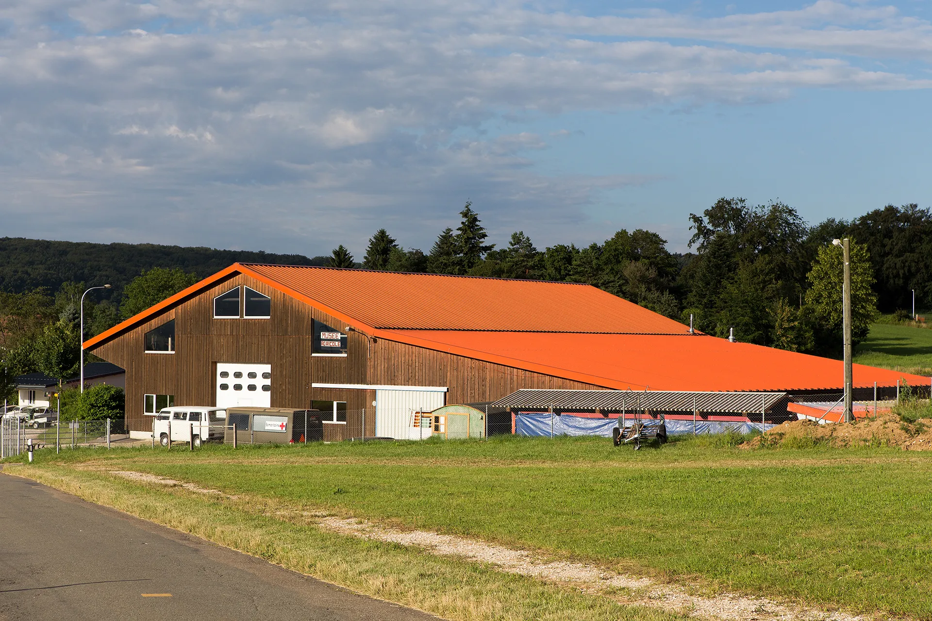 Photo showing: Das "Musée agricole" (Landwirtschaftsmuseum) in Grandfontaine am Dorfende Richtung Fahy.