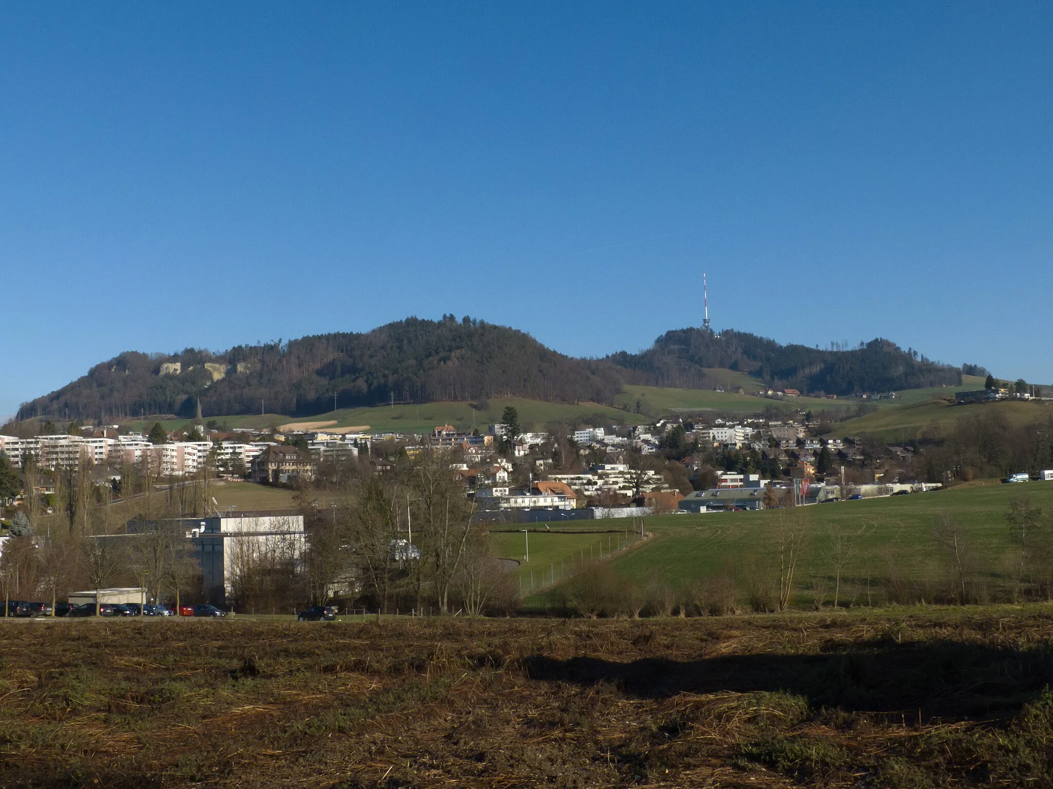 Photo showing: Der Bantiger, Berg mit Dorf Bolligen