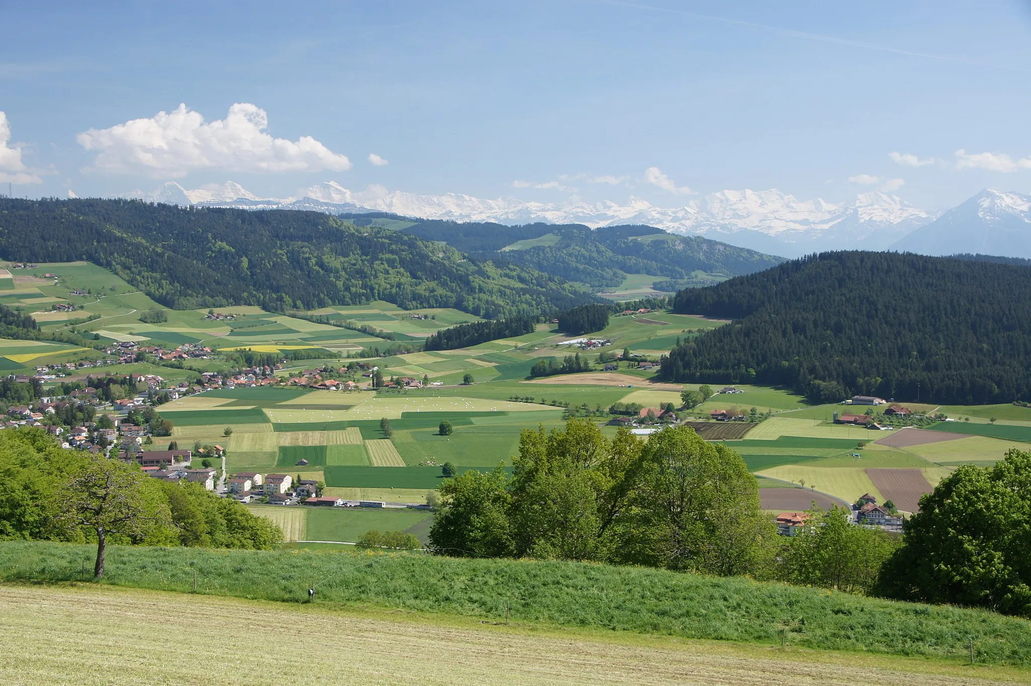 Photo showing: Landschaft bei Ballenbüel, Konolfingen, Kanton Bern, Schweiz