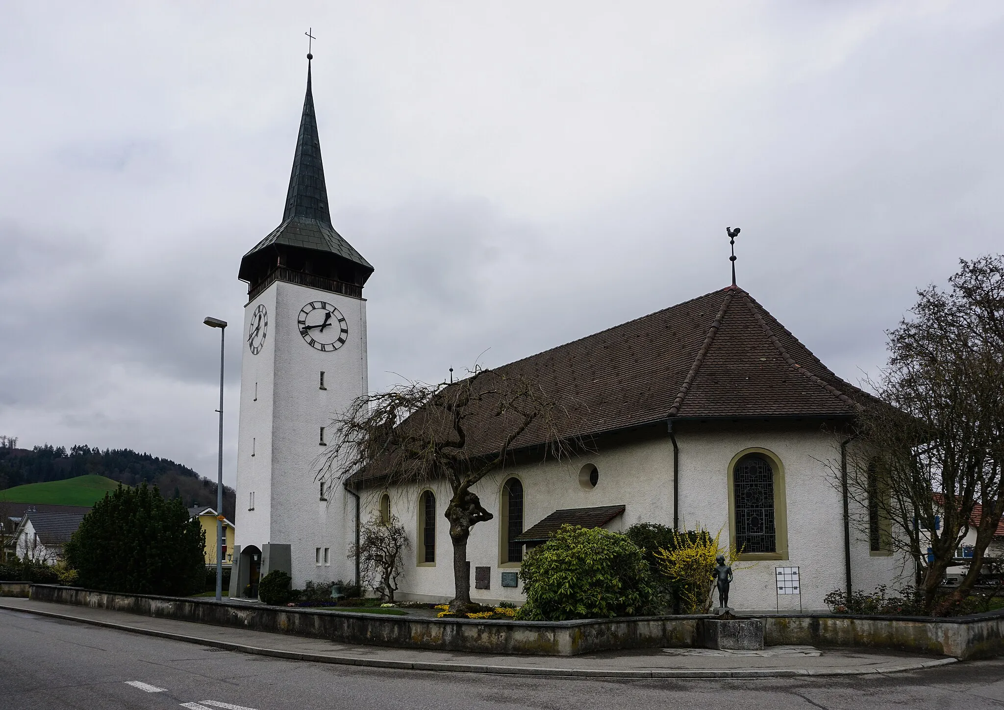 Photo showing: Kirche mit Turm von Südost