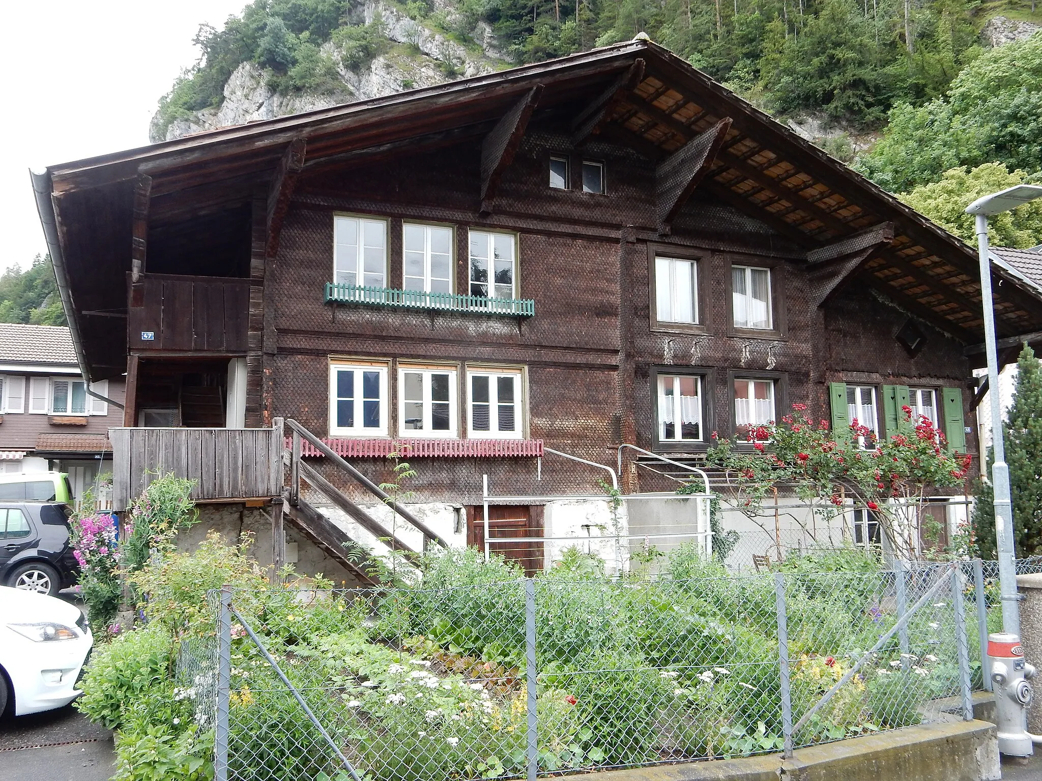 Photo showing: Unterseen (Schweiz): Obere Goldey 47–49, Doppelbauernhaus (16. Jh.)