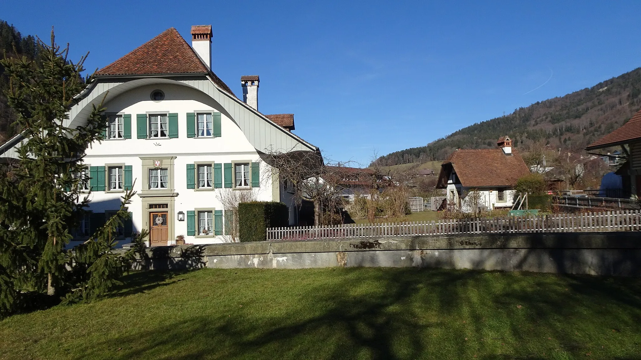 Photo showing: Pfarrhaus, rechts im Bildhintergrund ehemaliges Pfrund-Ofenhaus