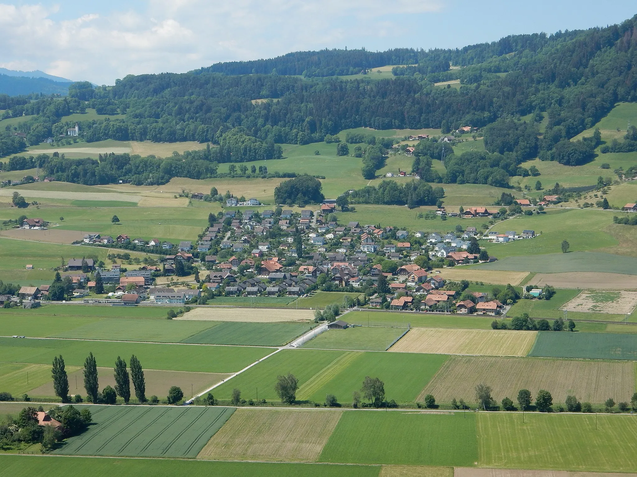 Photo showing: Kaufdorf (Kanton Bern, Schweiz) vom Belpberg aus gesehen