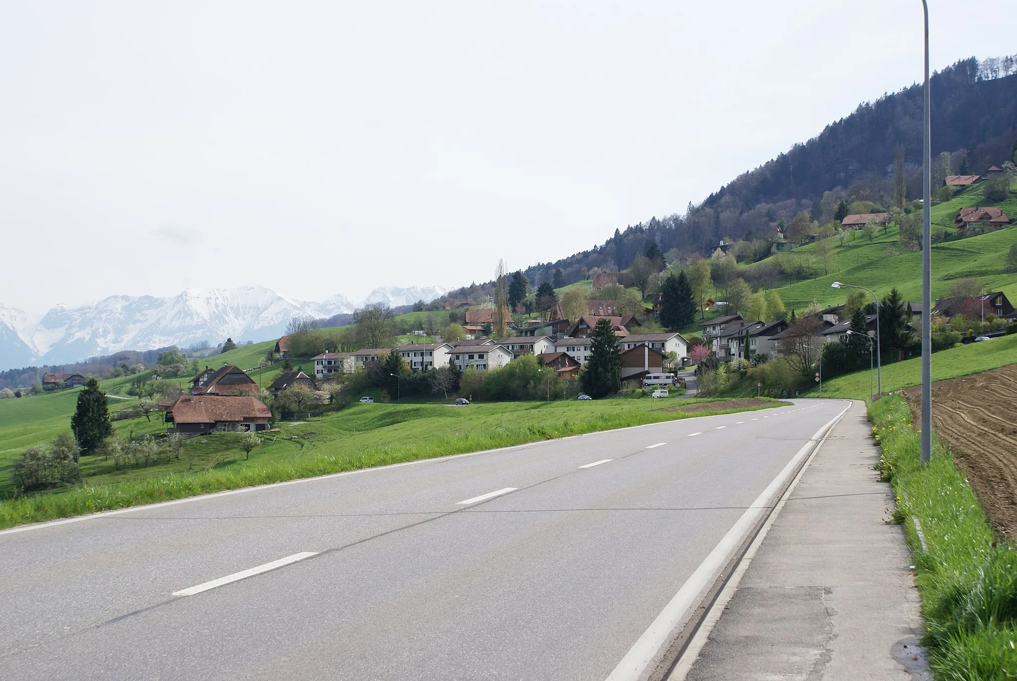 Photo showing: Kaufdorf, Canton of Berne, seen from the northwest.