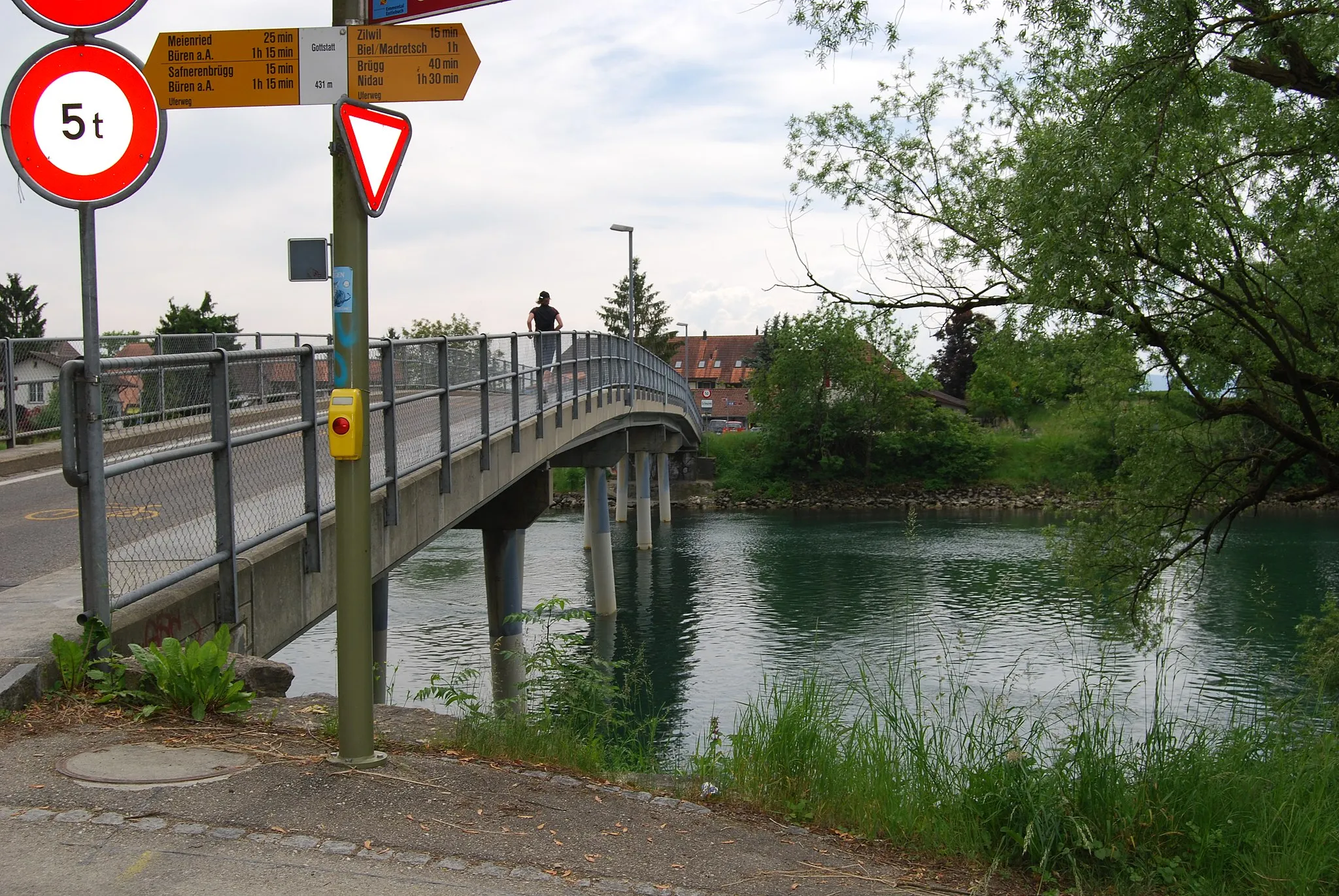 Photo showing: Bridge over the Nidau-Büren-Canal between Orpund and Scheuren, canton of Bern, Switzerland