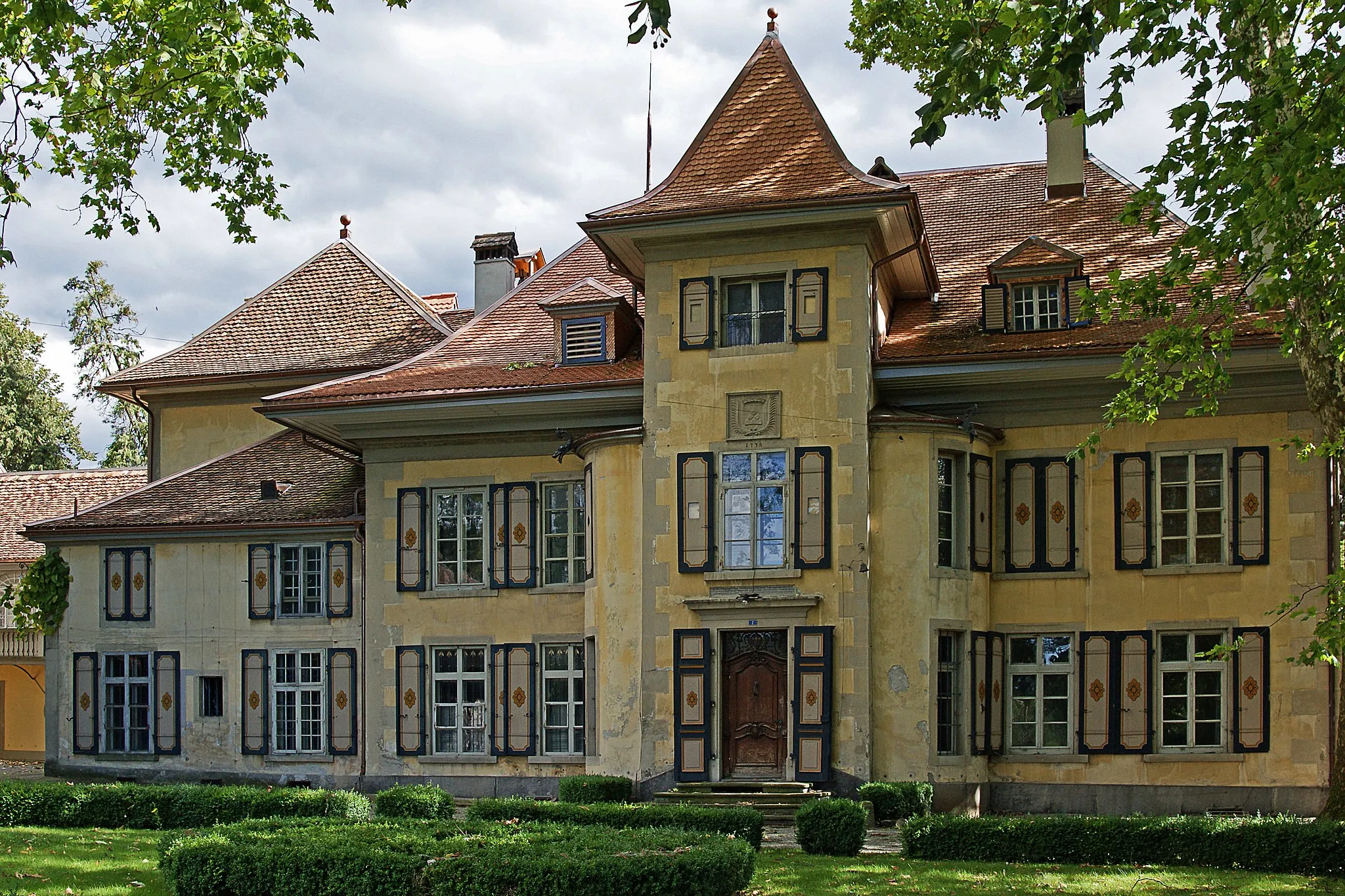 Photo showing: Schloss Kiesen (in unrenoviertem Zustand)