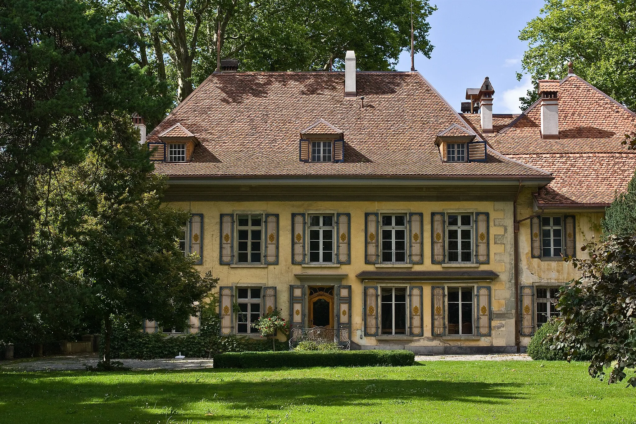 Photo showing: Schloss Kiesen von der Rückseite (in unrenoviertem Zustand)