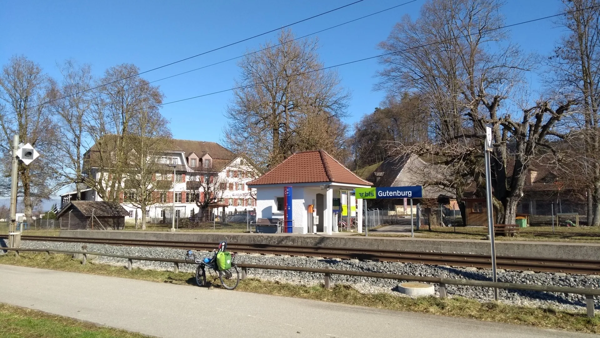 Photo showing: Gutenburg railway station in Madiswil, Switzerland.