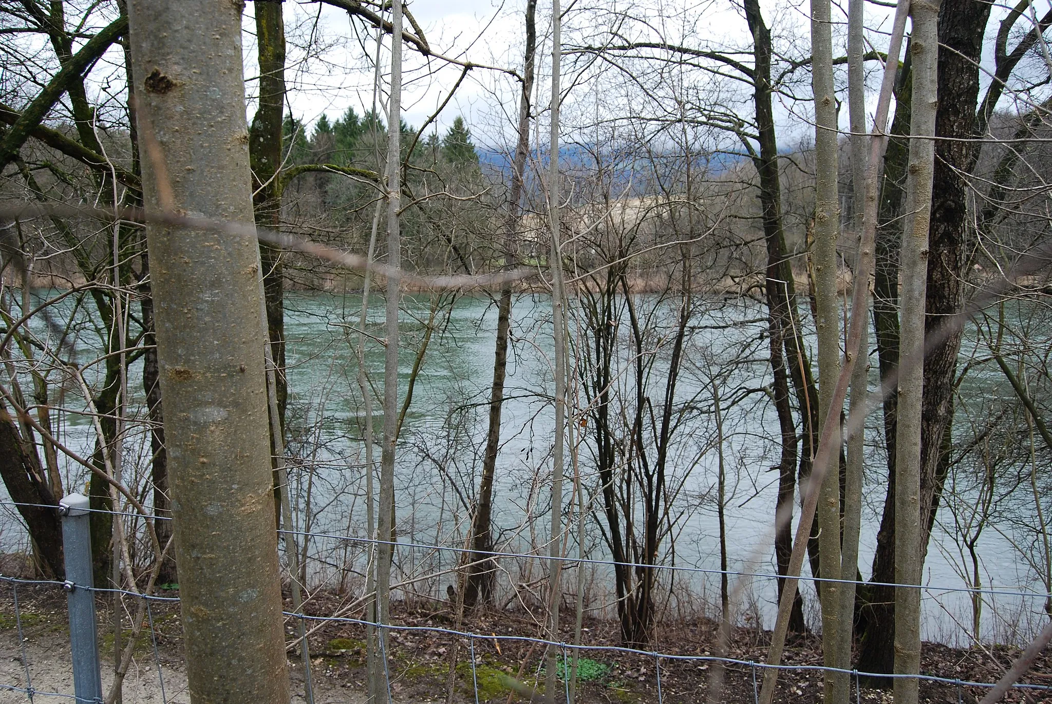 Photo showing: Aar seen from the highway service area Deitingen Nord, canton of Solothurn, Switzerland