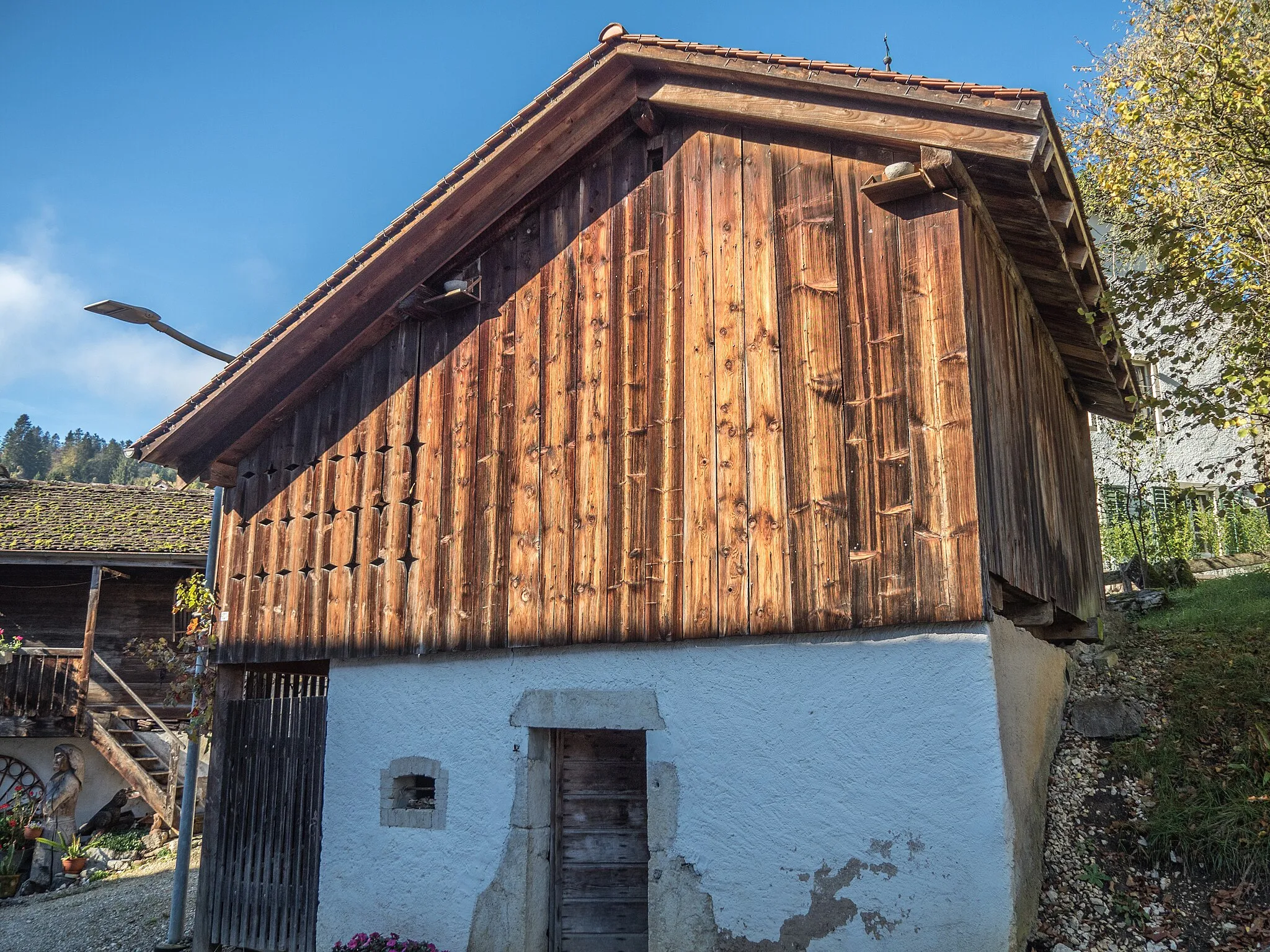 Photo showing: Historic Barn, Perrefitte, Canton of Bern, Switzerland