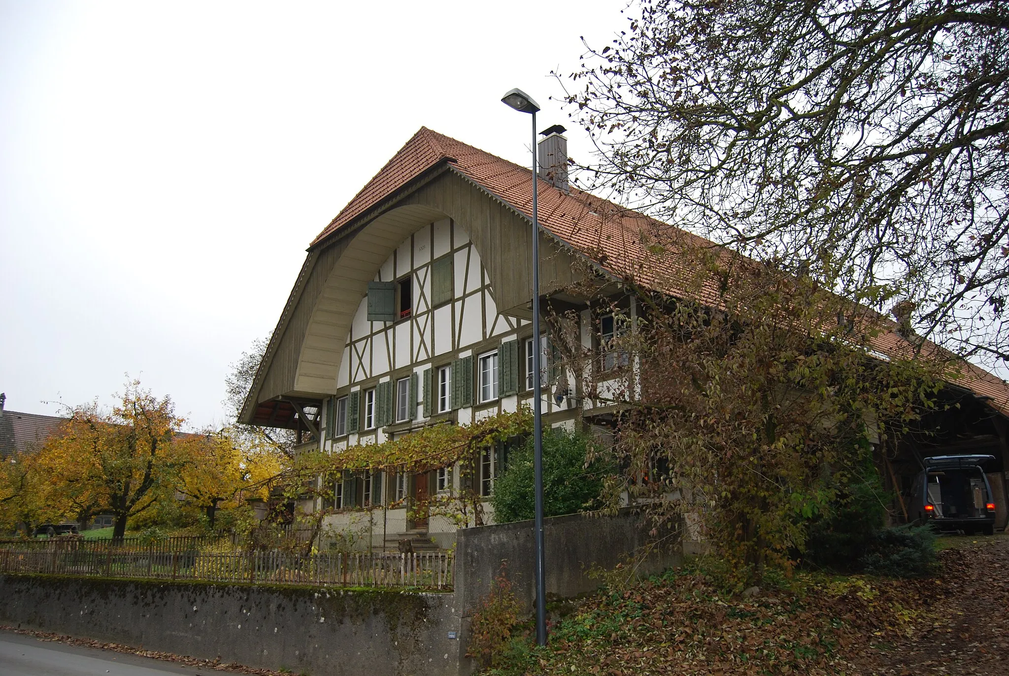 Photo showing: Timber framing house at Etzelkofen, canton of Bern, Switzerland
