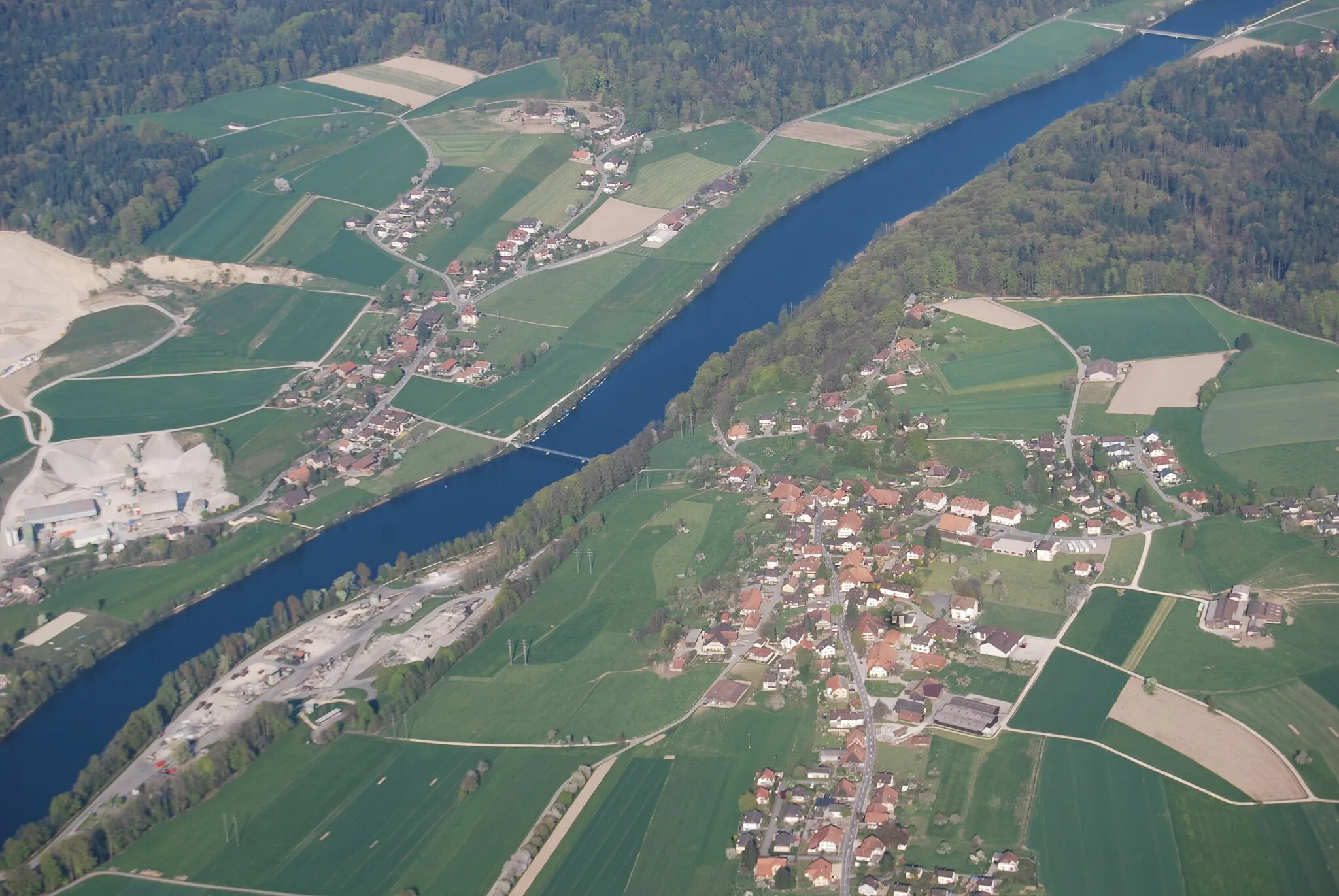 Photo showing: Walliswil bei Niederbipp and Walliswil bei Wangen, canton of Bern, Switzerland