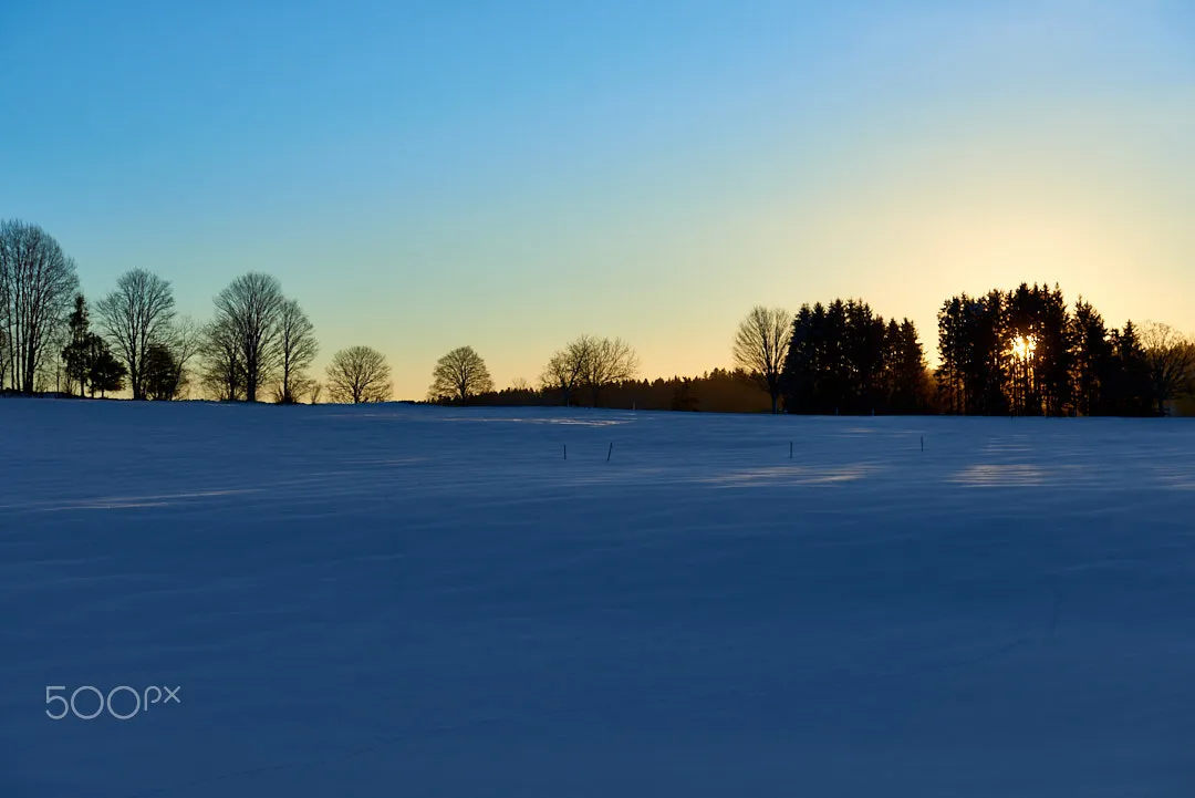 Photo showing: 500px provided description: Morgen Sonne [#landscape ,#sunrise ,#fog ,#lake ,#horizon ,#scenics ,#scenery ,#idyllic ,#overcast ,#rising sun ,#sun rising ,#kochelsee ,#Winter ,#Abend ,#Jura ,#Morgen ,#Schneelandschaft]