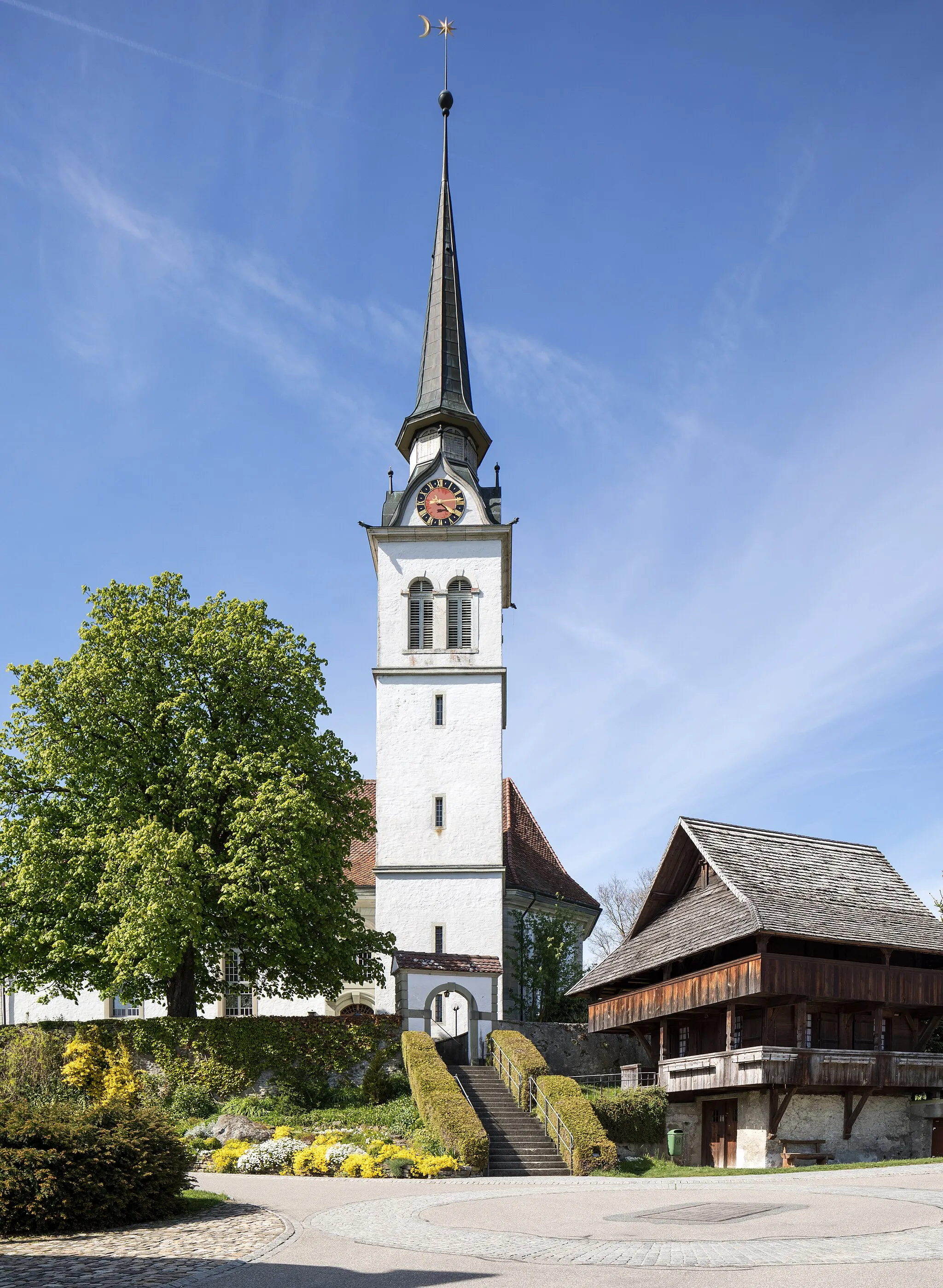 Photo showing: Reformierte Kirche und ehem. Zehntspeicher in Madiswil BE