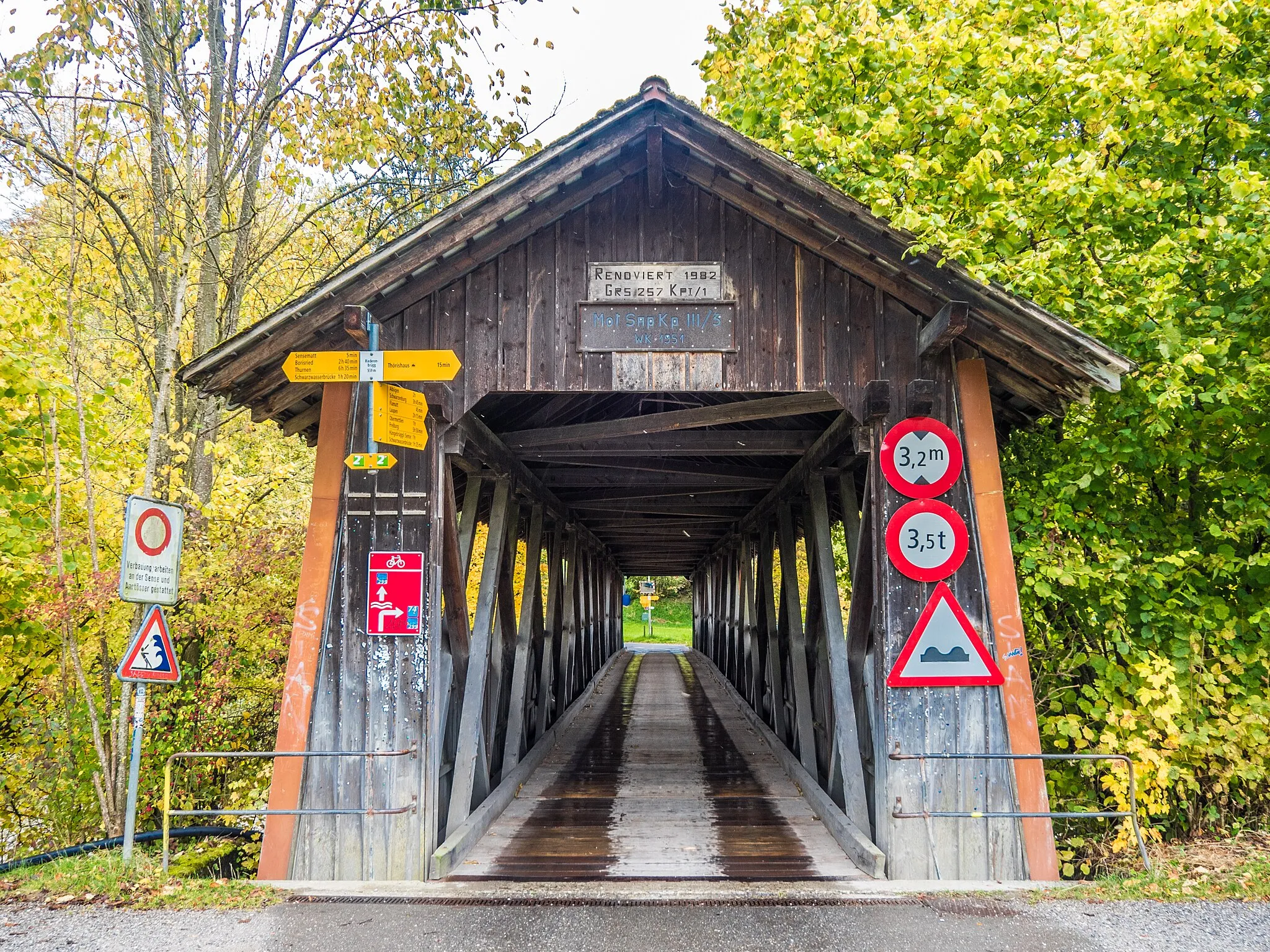 Photo showing: Riedern Covered Wooden Bridge over the Sense River,  Ueberstorf, Canton of Fribourg – Thörishaus, Canton of Bern, Switzerland