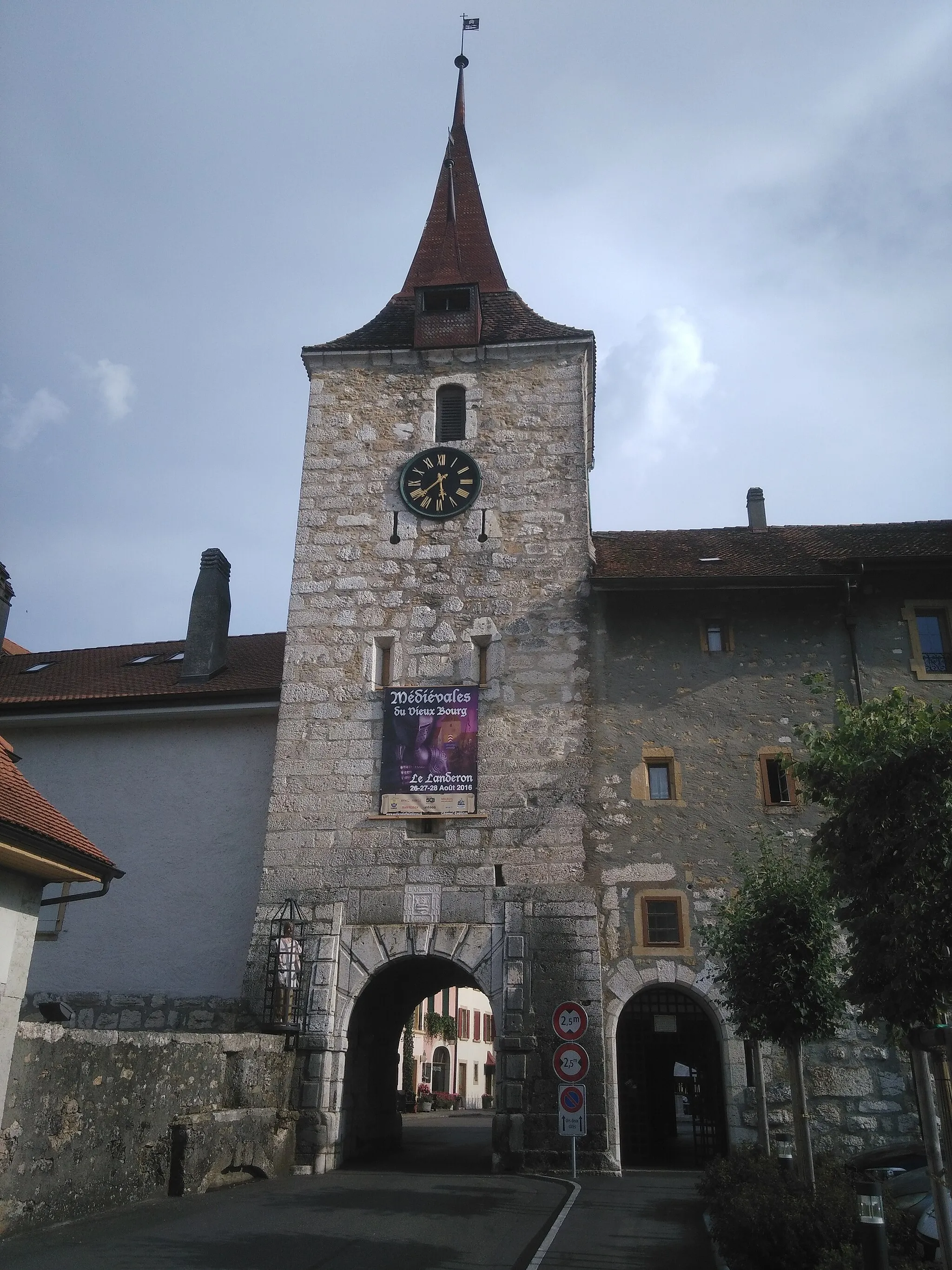 Photo showing: Porte à l'entrée de la vieille ville à Le Landeron