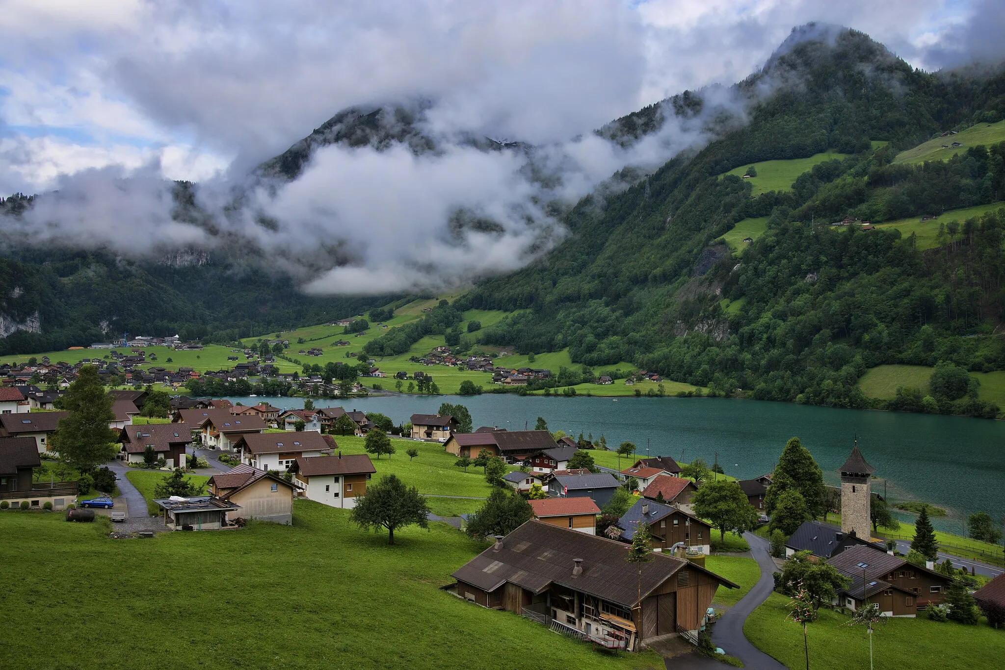 Photo showing: lungern switzerland 2012 glacial express golden pass