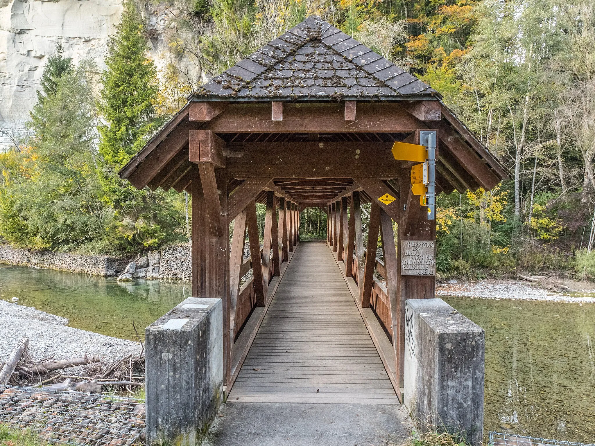 Photo showing: Harris Covered Wooden Bridge over the Sense River,  Schwarzenburg, Canton of Bern, Switzerland