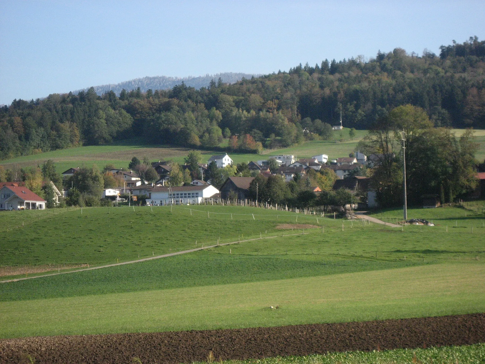 Photo showing: Vue de Rossemaison prise depuis la piste cyclable reliant Delémont et Courtételle
