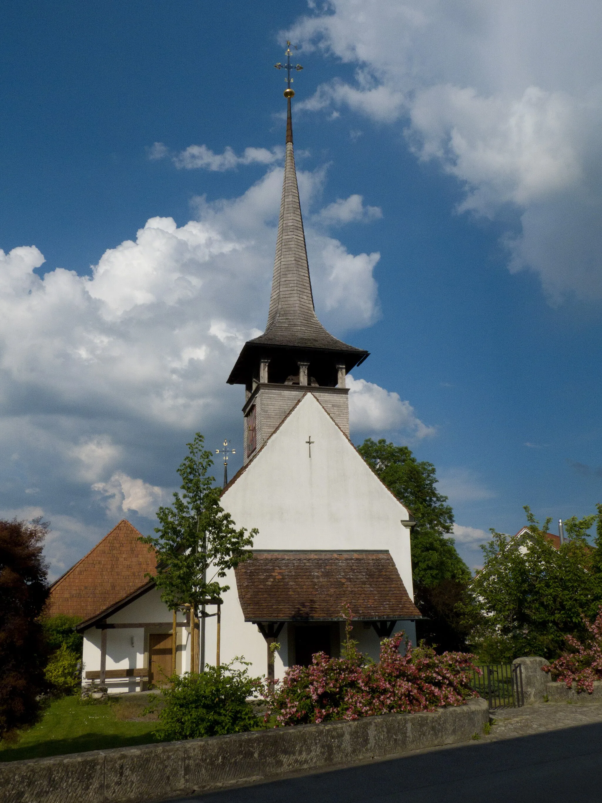 Photo showing: Ref. Kirche Moosseedorf,1520. Erstmals erwähnt 1242. Westansicht
