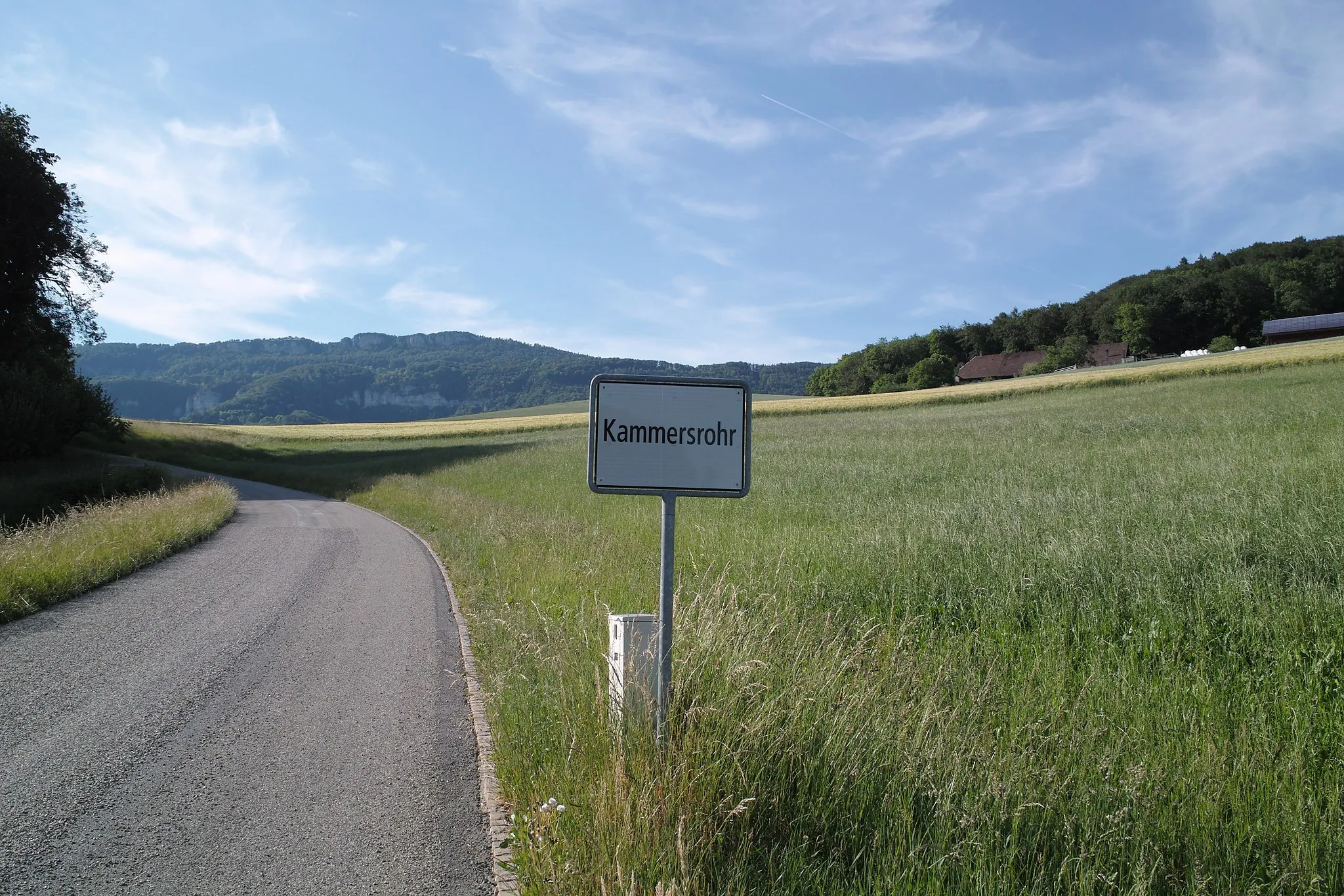 Photo showing: Municipality limit sign of Kammersrohr, canton of Solothurn, Switzerland, on the road from Hubersdorf.