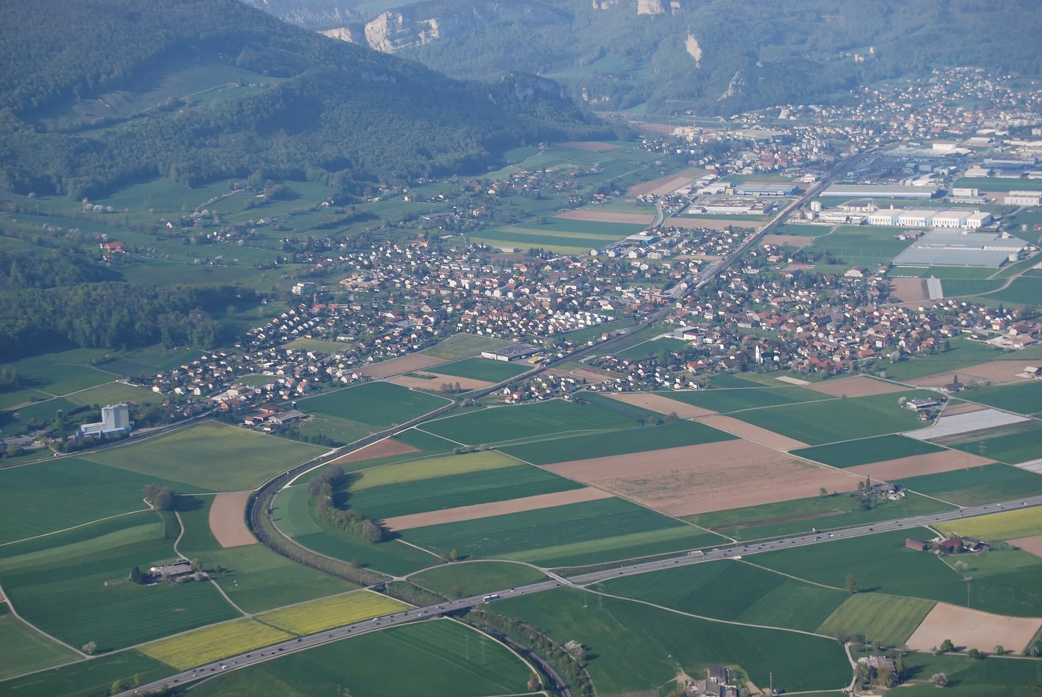 Photo showing: Aerial view of Niederbipp, canton of Bern, Switzerland