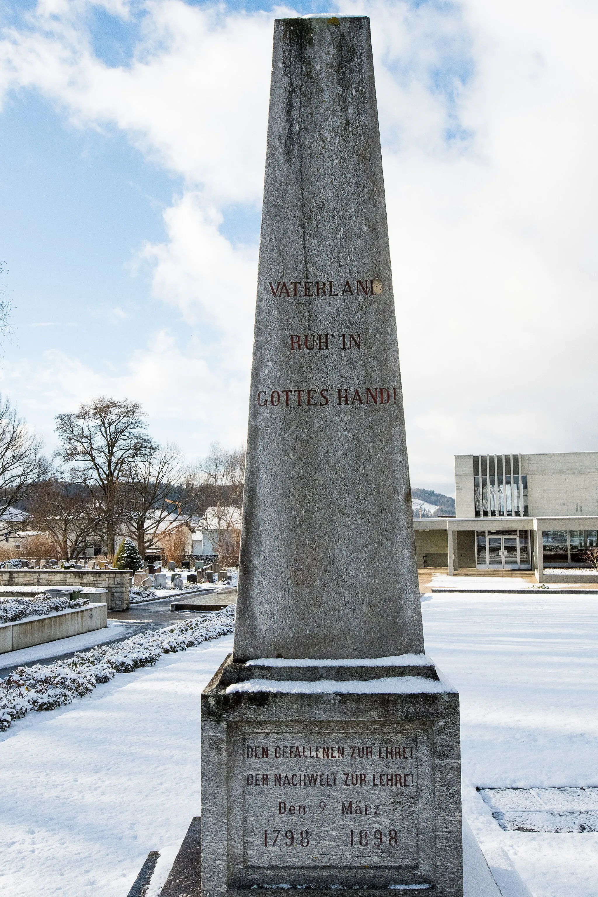 Photo showing: Auf dem Friedhof Lengnau erinnert ein Denkmal an die rund 200 Gefallenen und Verwundeten des Überfalls in den frühen Morgenstunden des 2. März 1798.