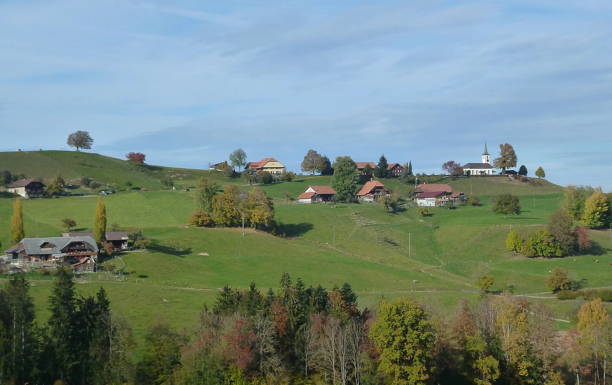 Photo showing: Der Rüschegghügel mit der Kirche von Süden