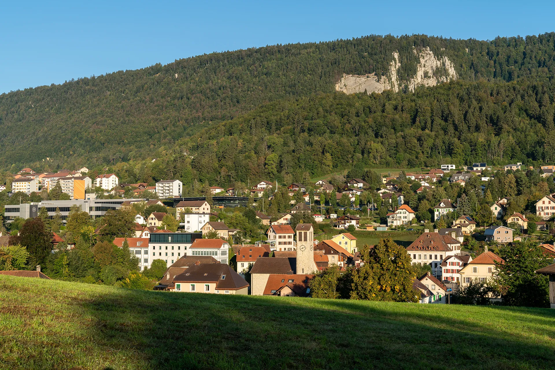 Photo showing: Blick Richtung Dorfzentrum von Villeret (BE)