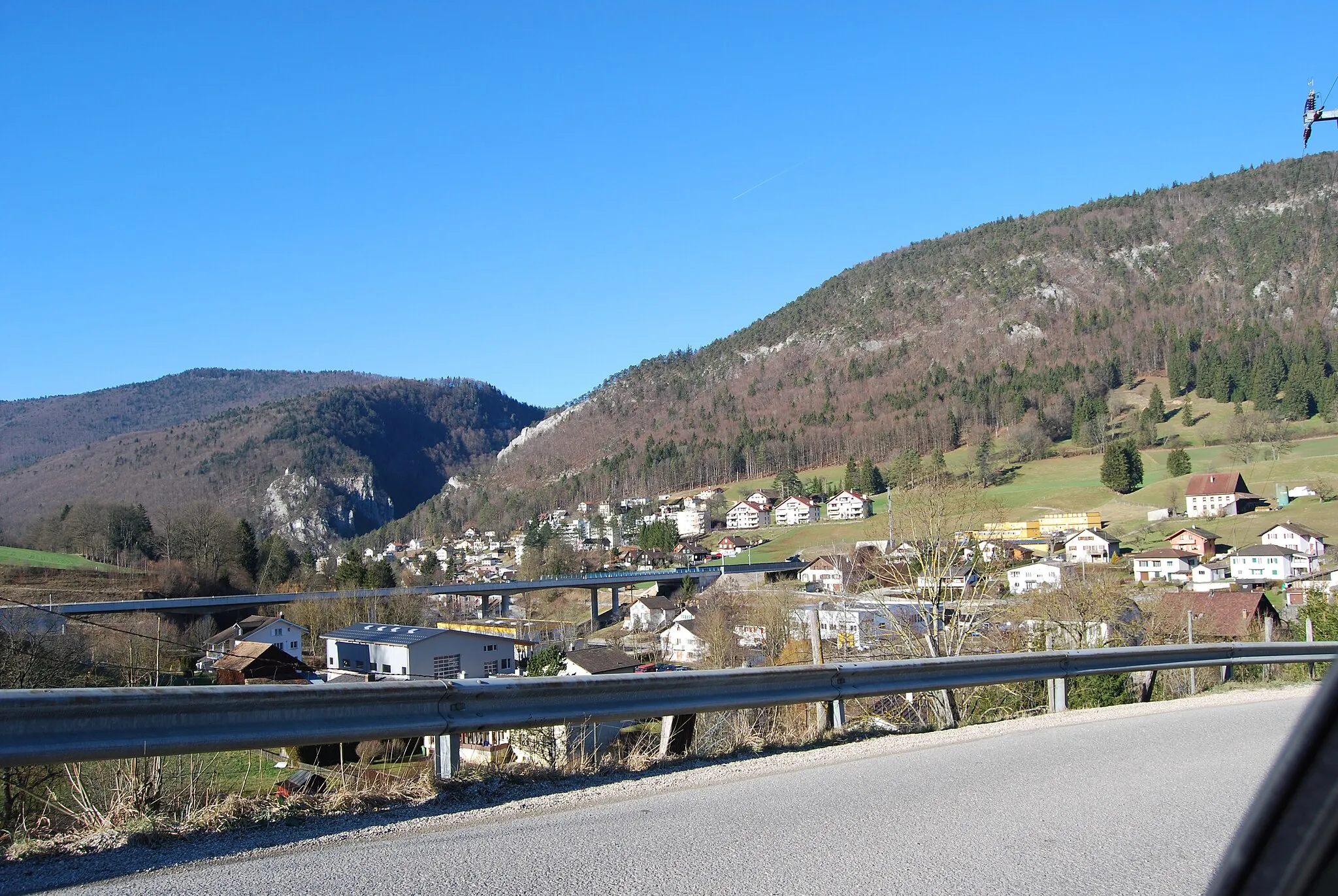 Photo showing: View from Eschert to Moutier and the bridge of the Swiss Highway A16, canton of Bern, Switzerland