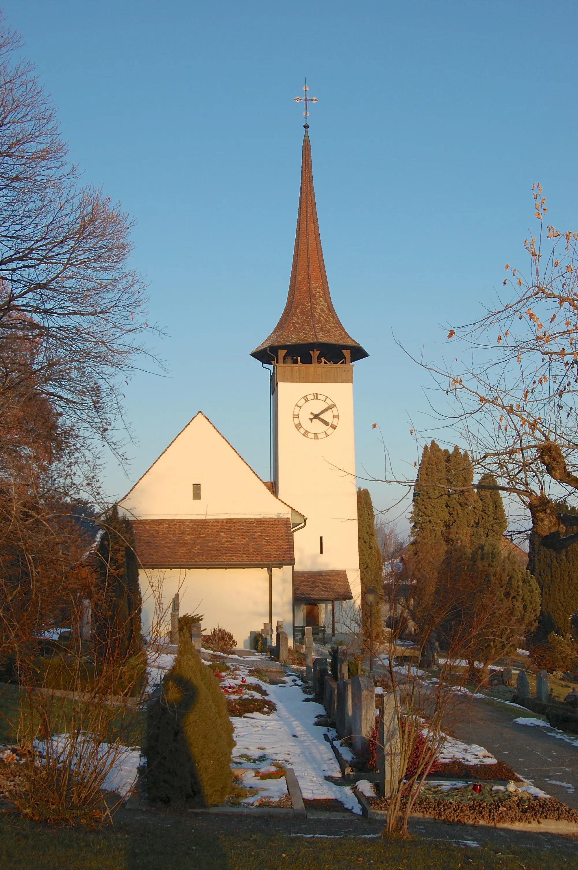 Photo showing: Kirche Gerzensee von Westen, vom unteren Friedhof aus gesehen