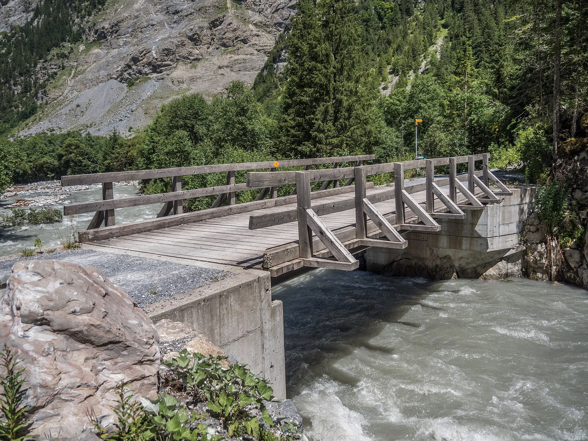 Photo showing: Fieldroad Bridge over the Kander River, Kandersteg, Canton of Bern, Switzerland
