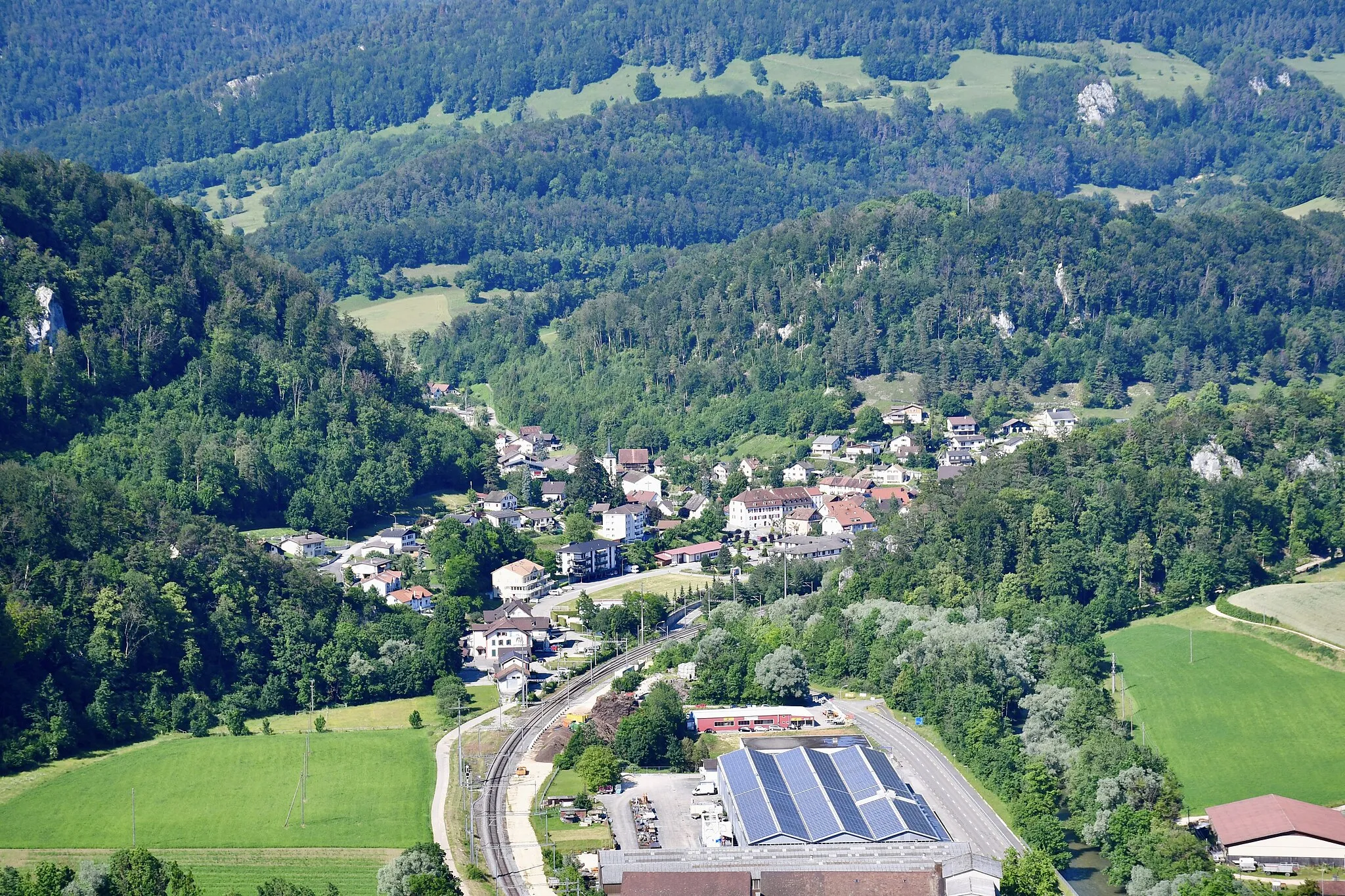 Photo showing: Le village de Soyhières vue depuis la chapelle du vorbourg.