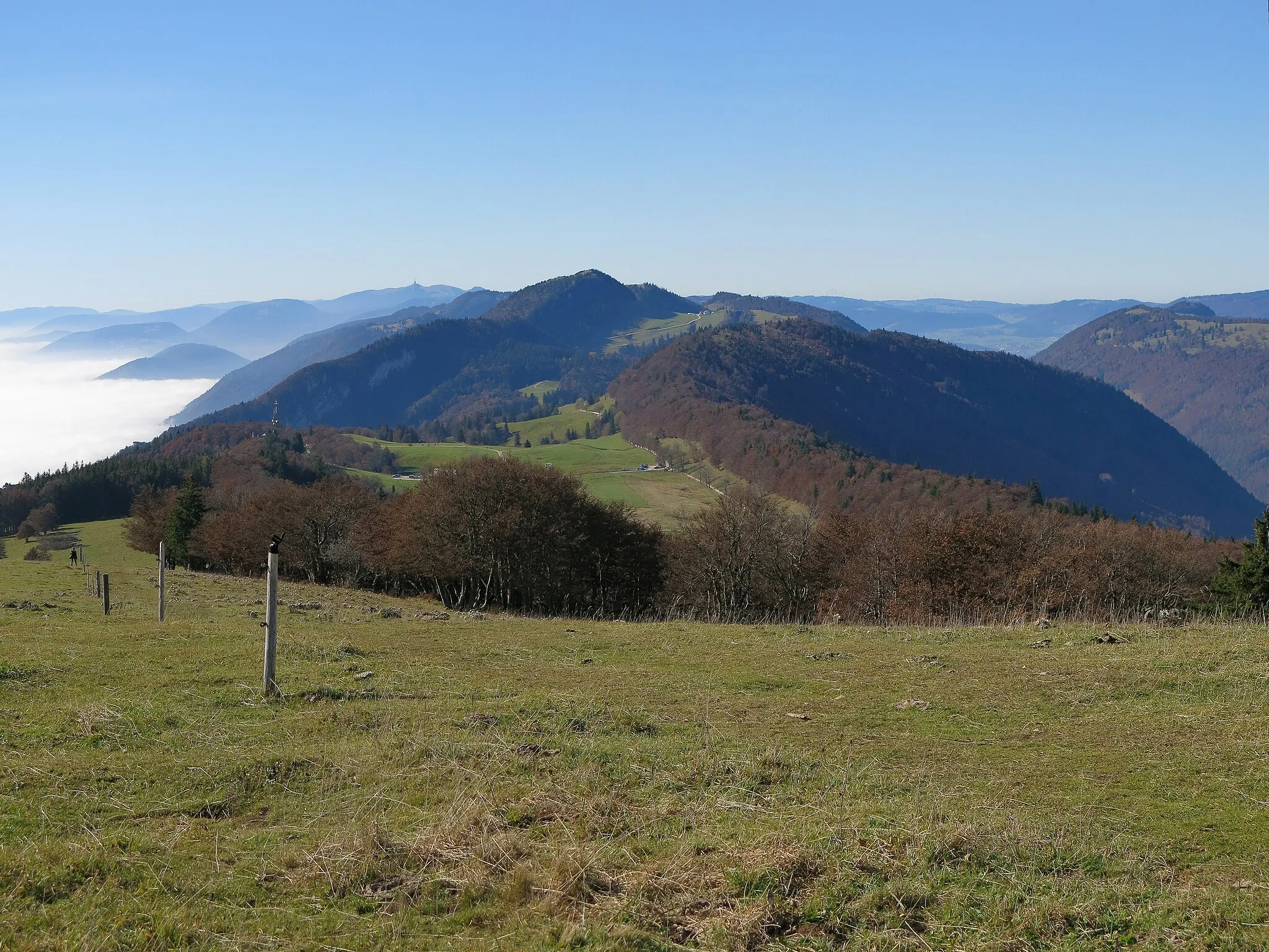 Photo showing: Hasenmatt in the Jura range seen from Röti