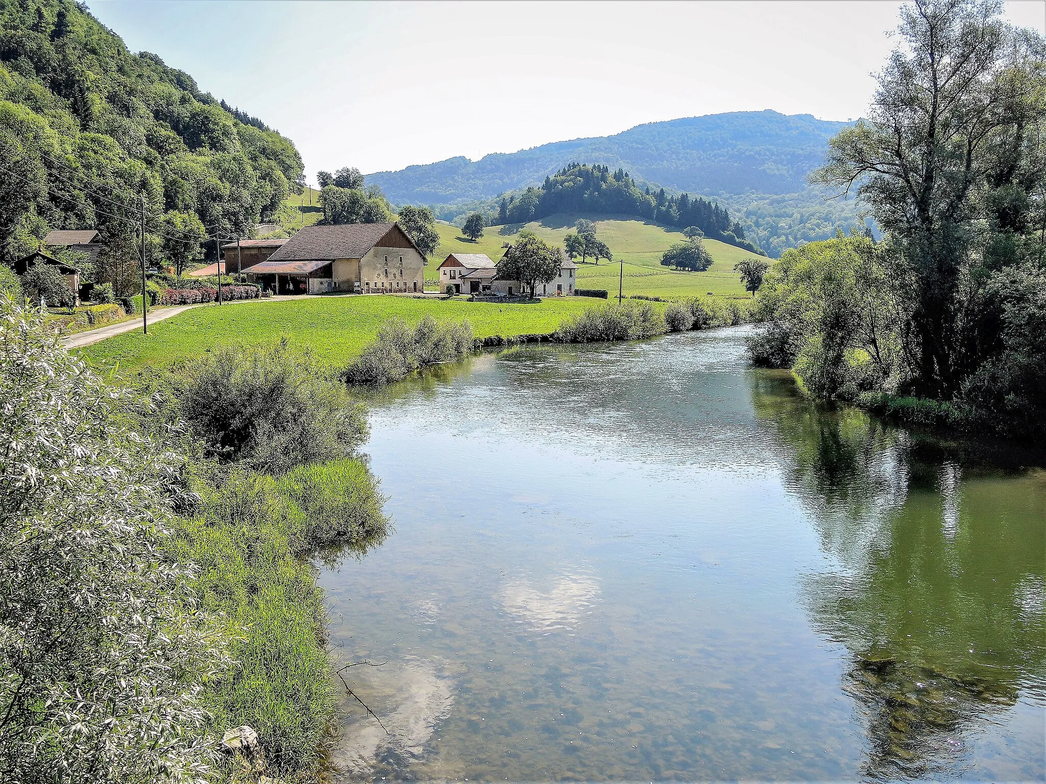 Photo showing: Rivière le Doubs, en amont du village de Soulce-Cernay. Doubs