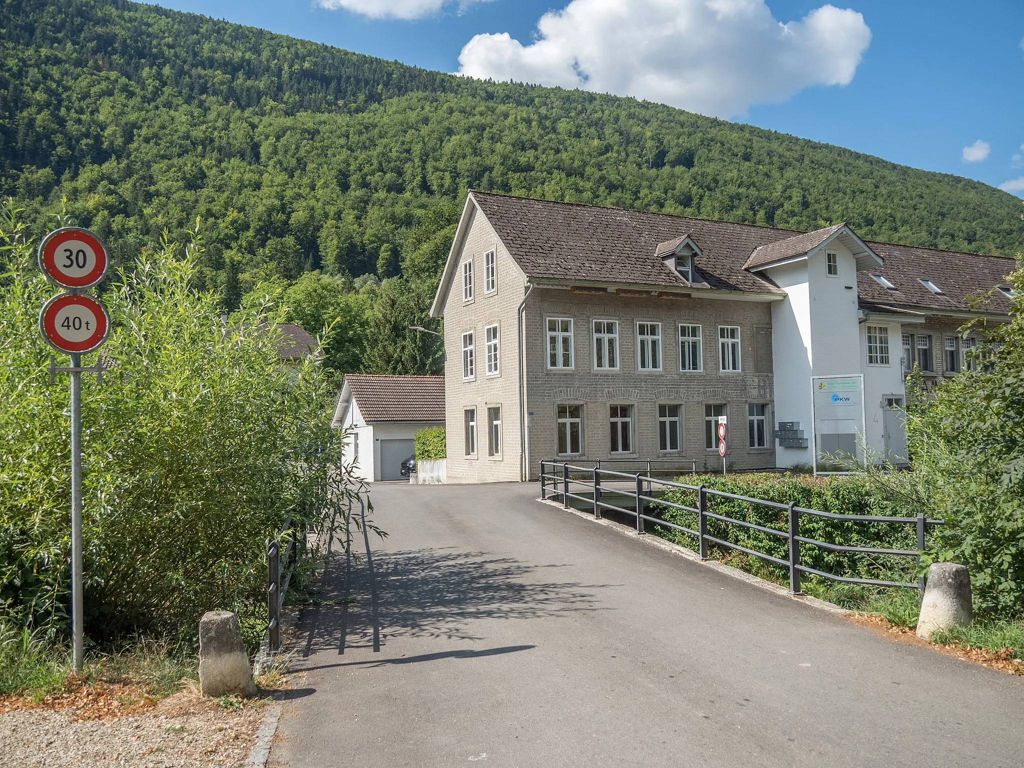 Photo showing: Road Bridge over the Suze River, Péry-La Heutte, Canton of Bern, Switzerland