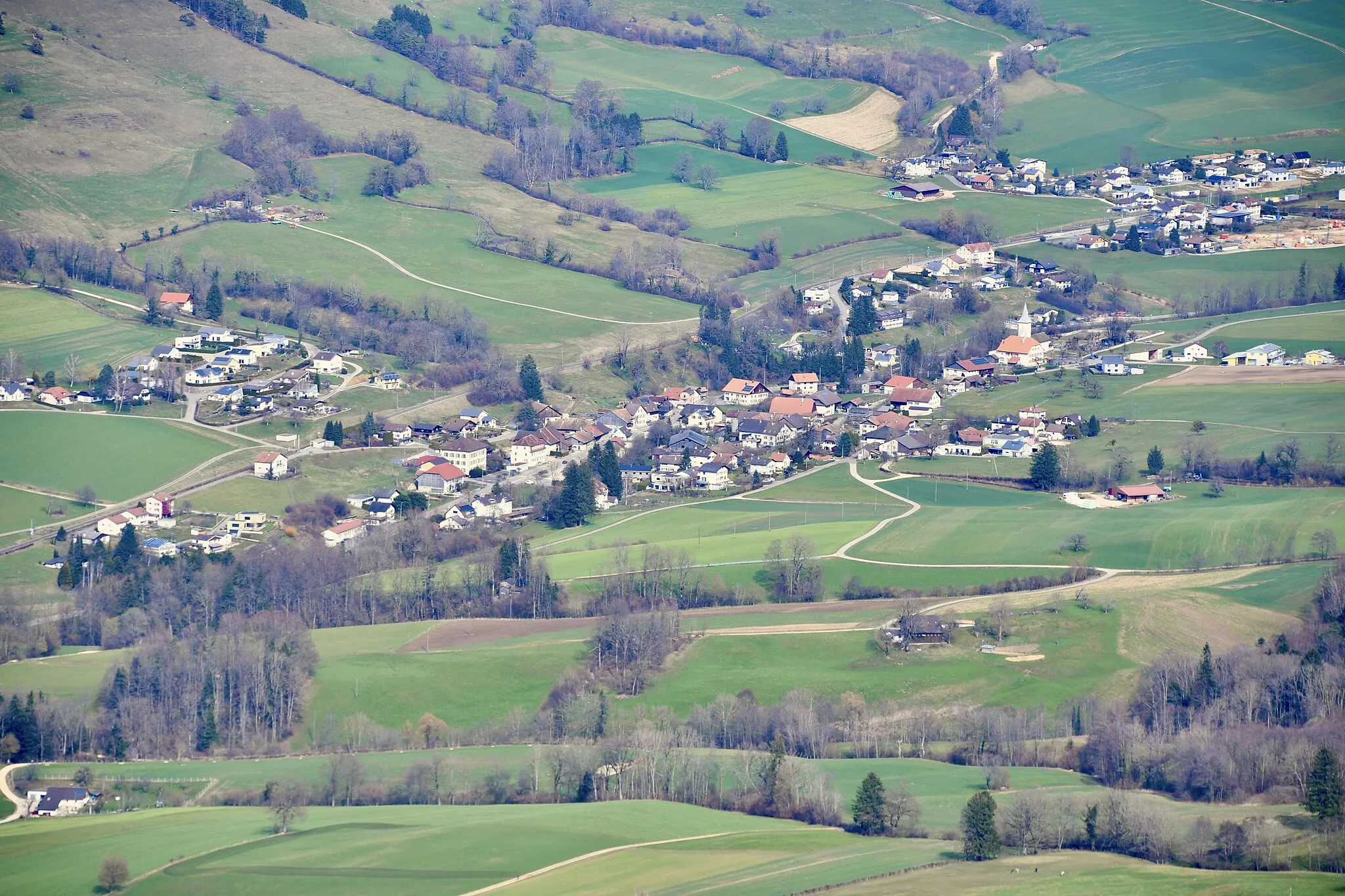 Photo showing: Vue sur le village de Grandval (BE), en Suisse.