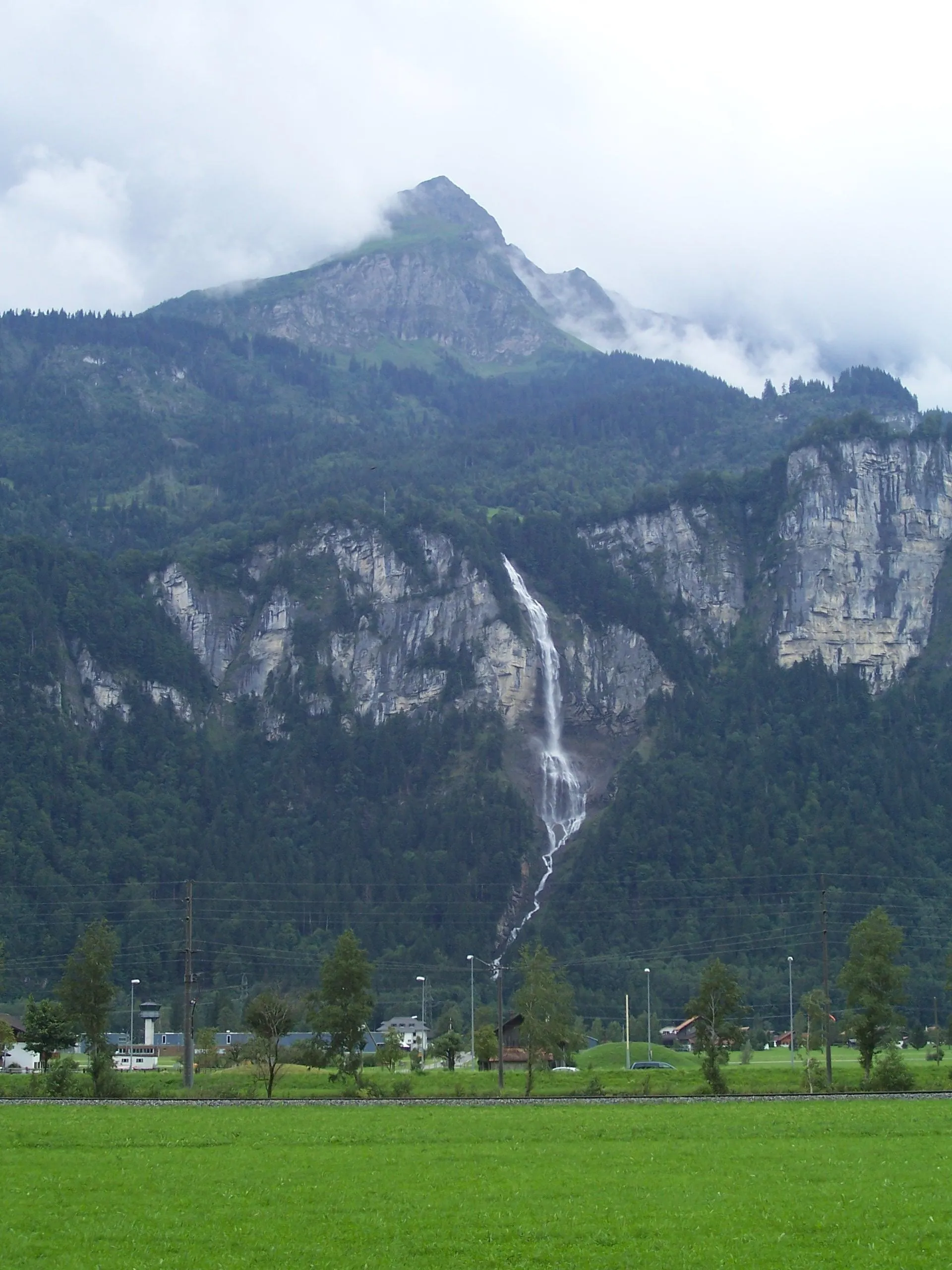 Photo showing: A pretty stunning waterfall, seen from the opposite side of the valley.