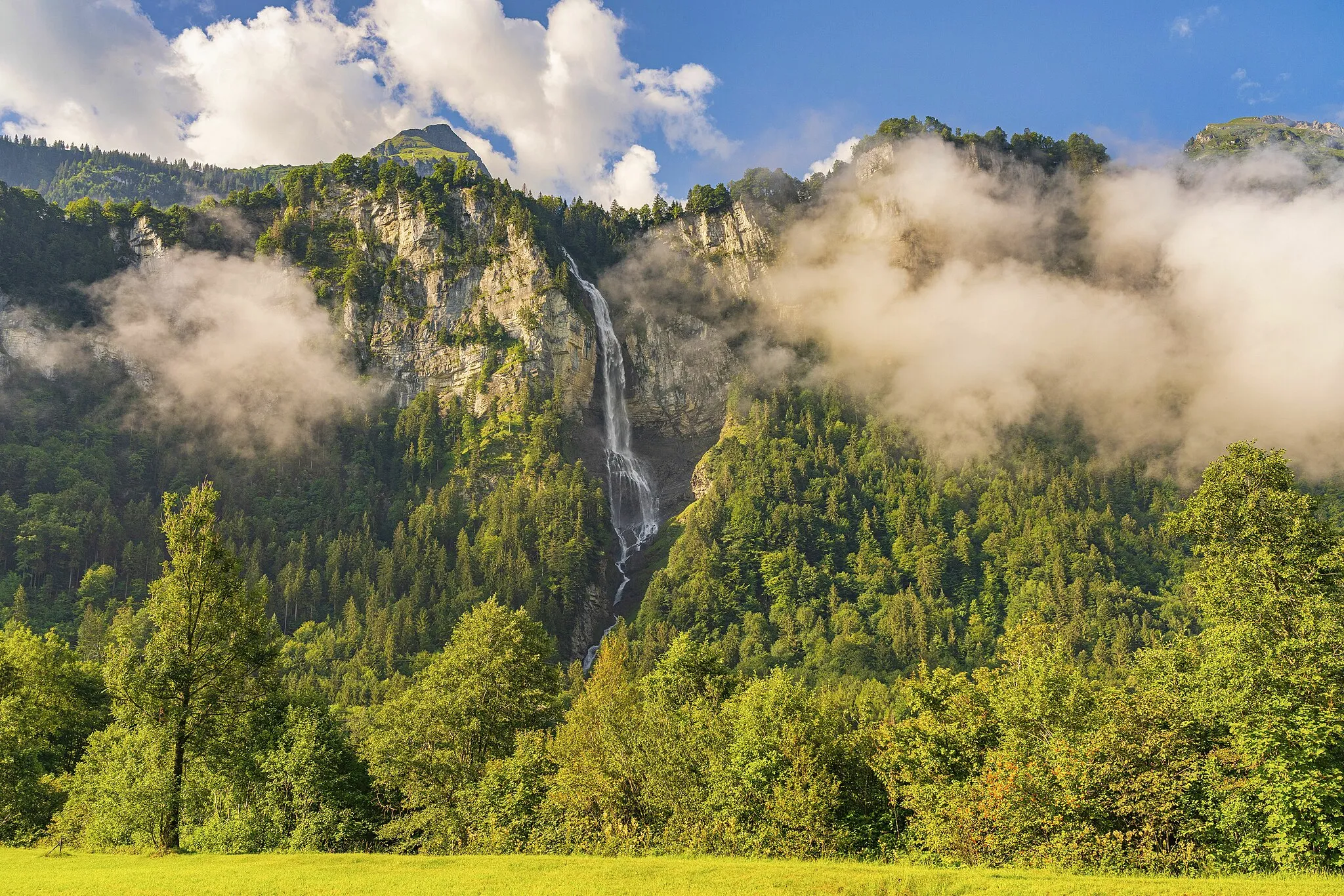 Photo showing: Oltschibachfall - Meiringen BE 
Höhe: 140 m