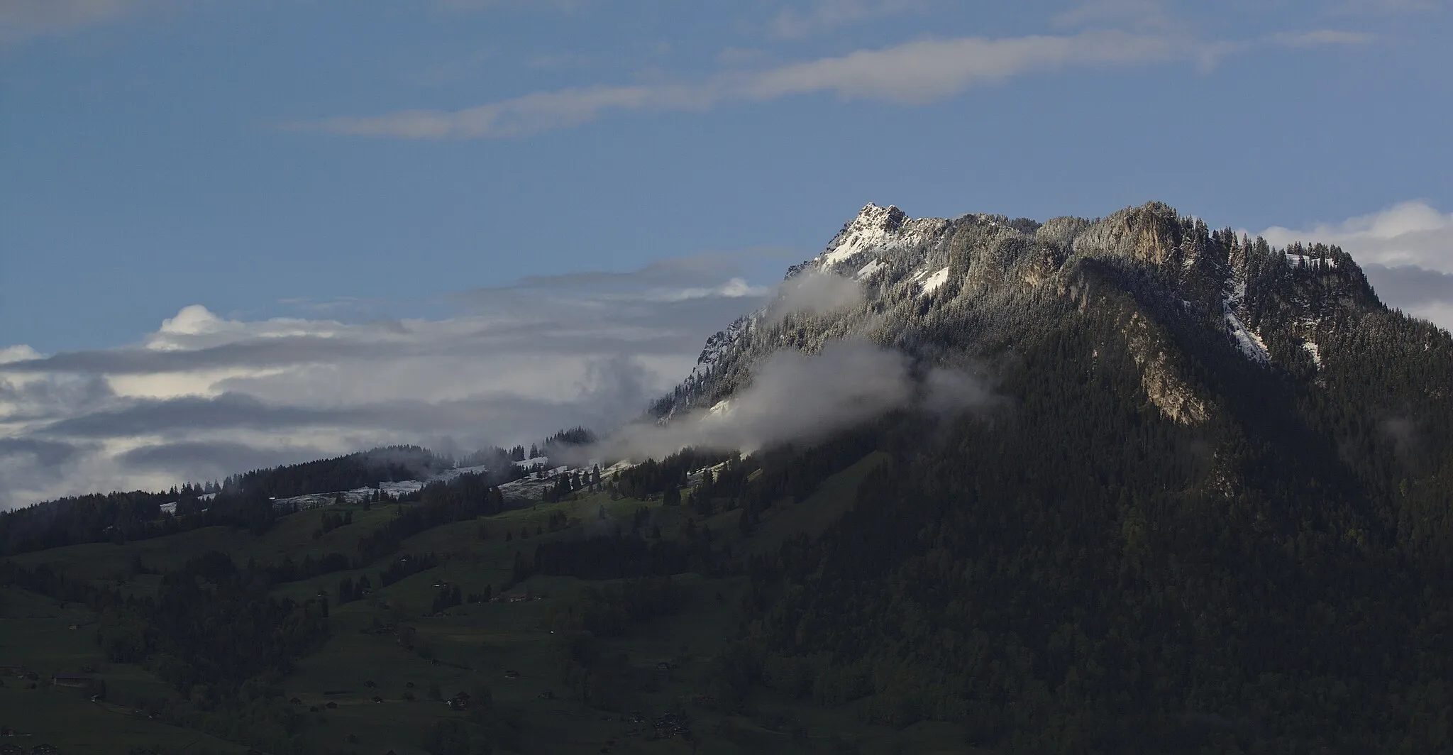 Photo showing: The Sigriswiler Rothorn taken from Spiez.