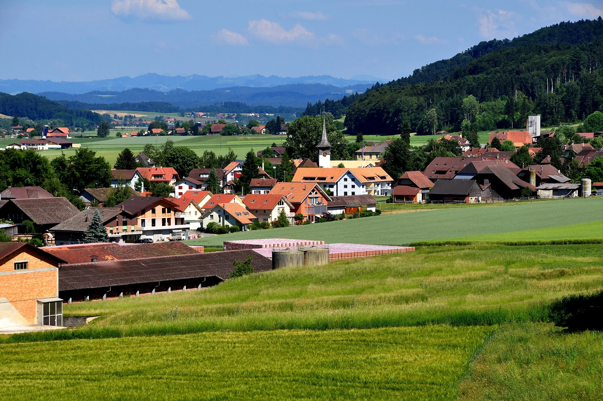 Photo showing: Schüpfen, village from southwest