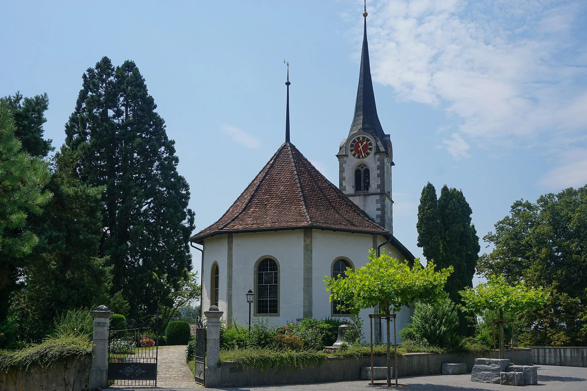 Photo showing: Kirche Seedorf bei Aarberg mit Eingang von Nordost