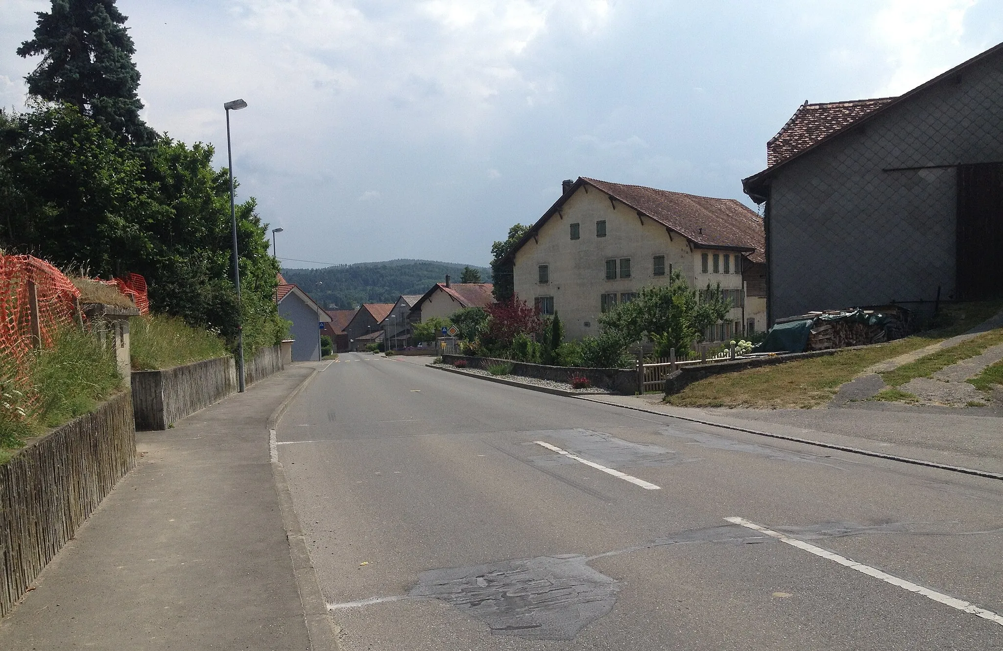 Photo showing: Le village de Frasses dans la commune fribourgeoise des Montets en Suisse.