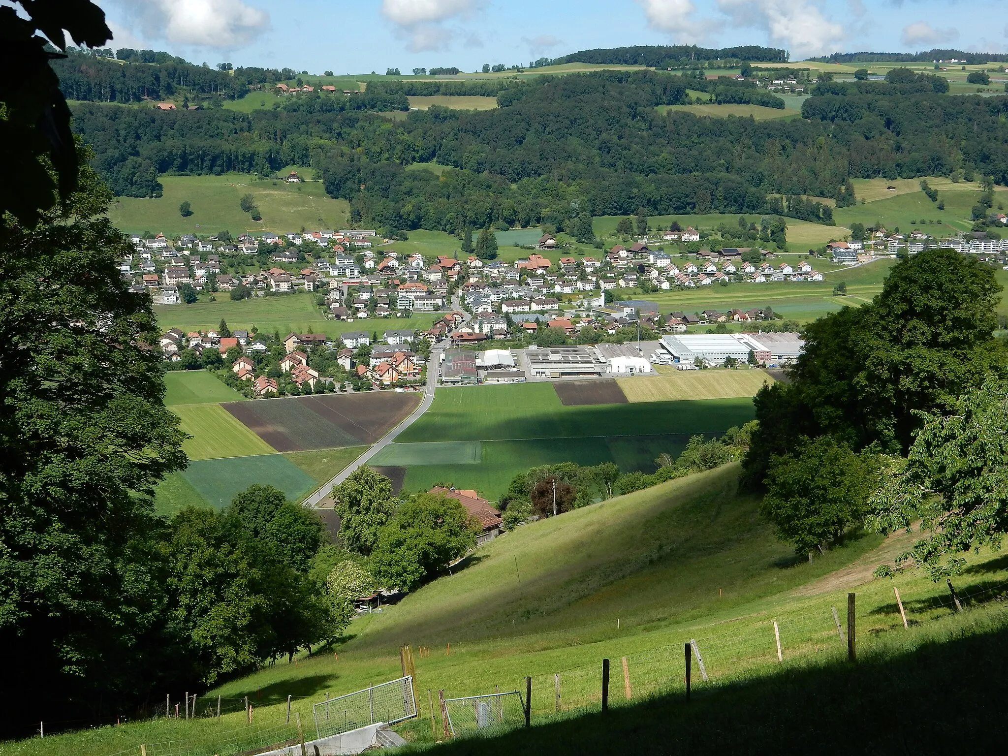 Photo showing: Toffen vom Belpberg aus gesehen, gegenüber der Längenberg.