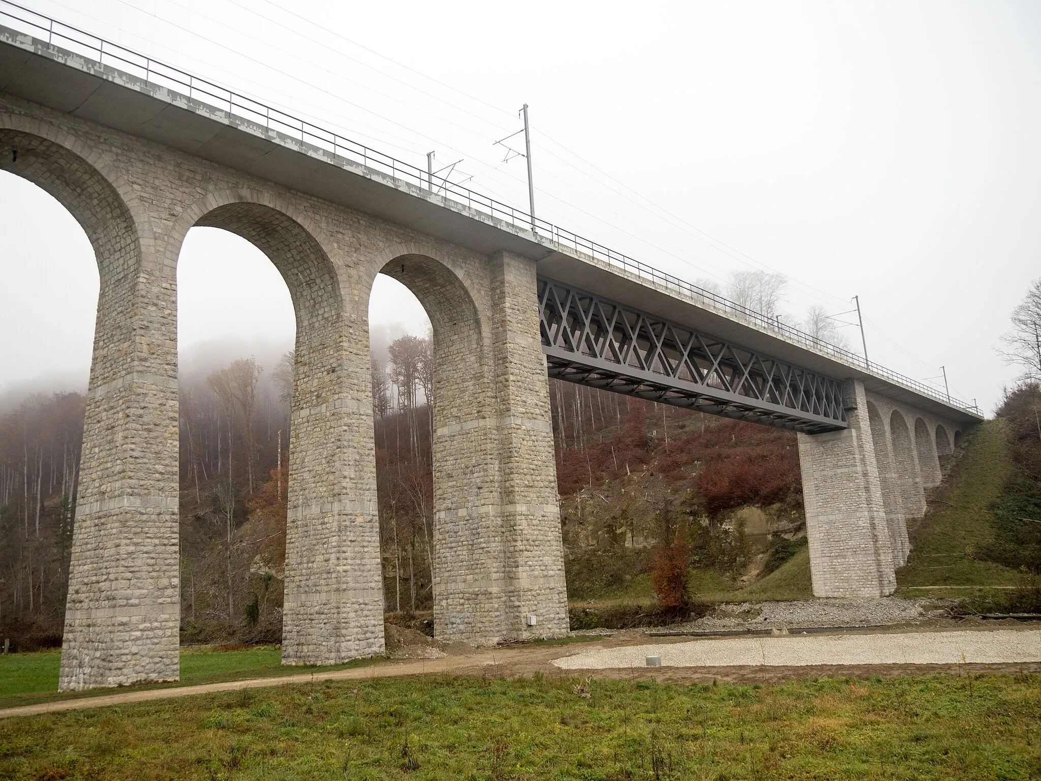 Photo showing: BLS Railway Viaduct over the Saane River,  Ferenbalm – Mühleberg, Canton of Bern, Switzerland