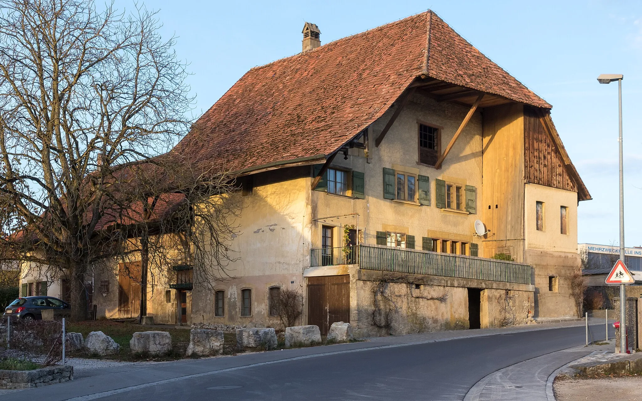Photo showing: Bauernhaus Rebstockweg 7 (Himmelrych) in Ins, Kanton Bern.