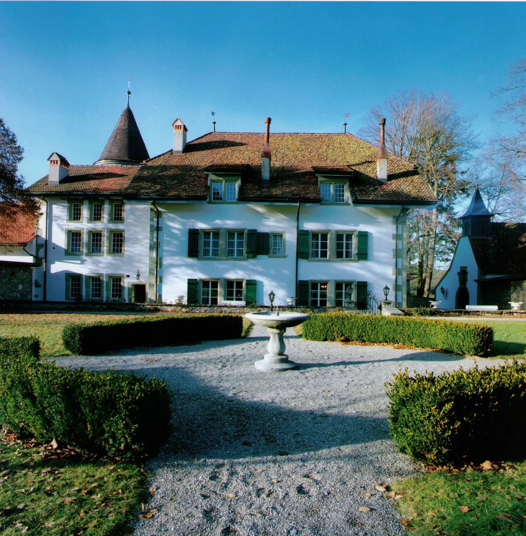 Photo showing: The Château de la Grande Riedera seen from the garden