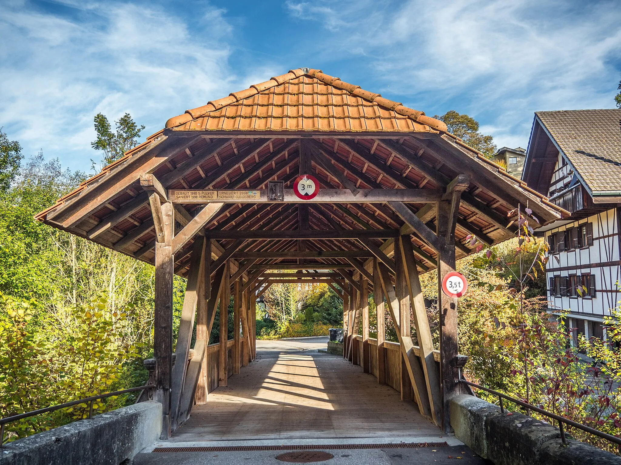 Photo showing: Covered Wooden Bridge over the Scherlibach, Oberbalm – Niederscherli, Canton of Bern, Switzerland