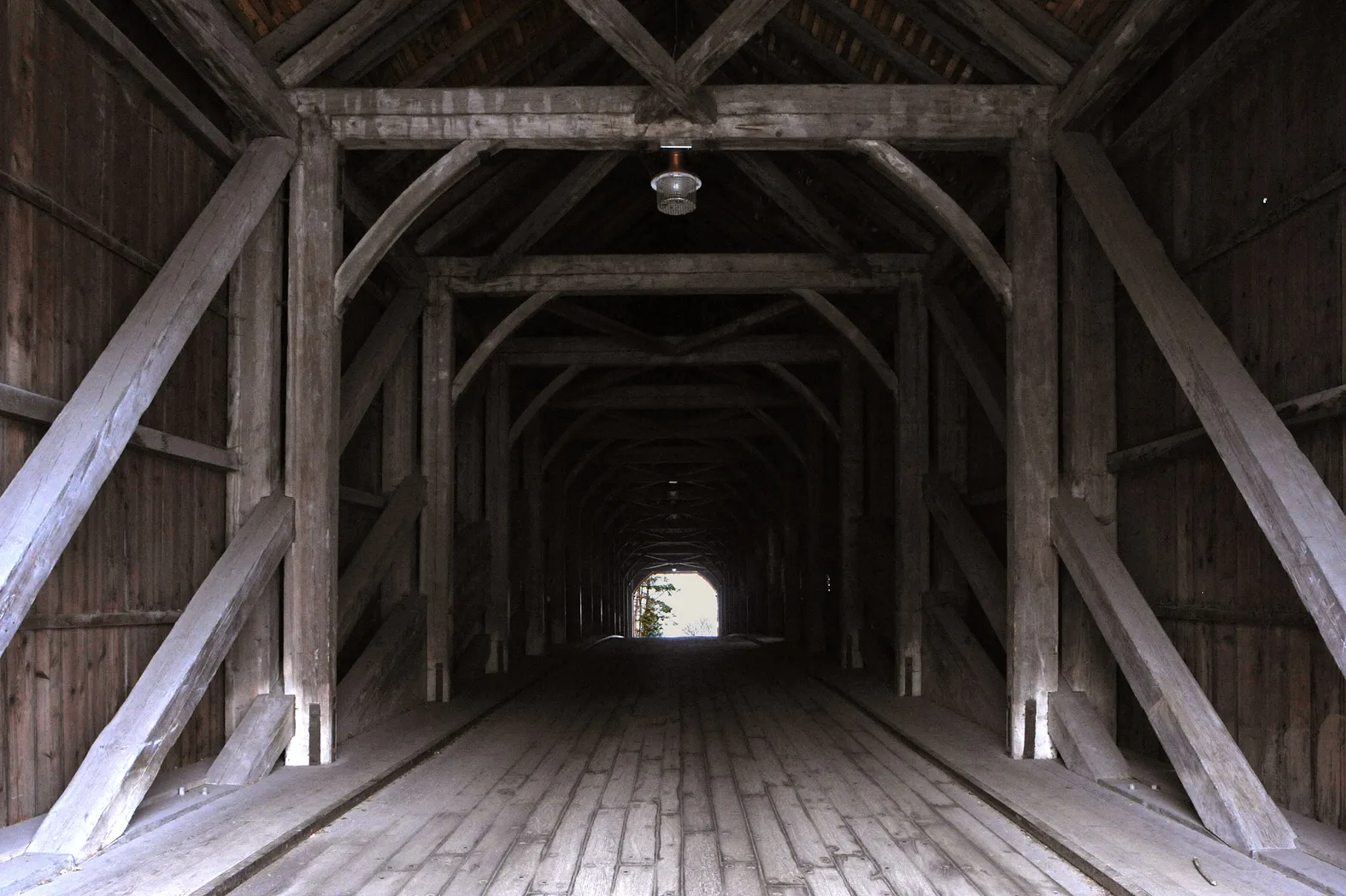 Photo showing: Covered wood bridge of Hasle-Rüegsau, largest wooden arch bridge of Europe; Hasle-Rüegsau, Berne, Switzerland.